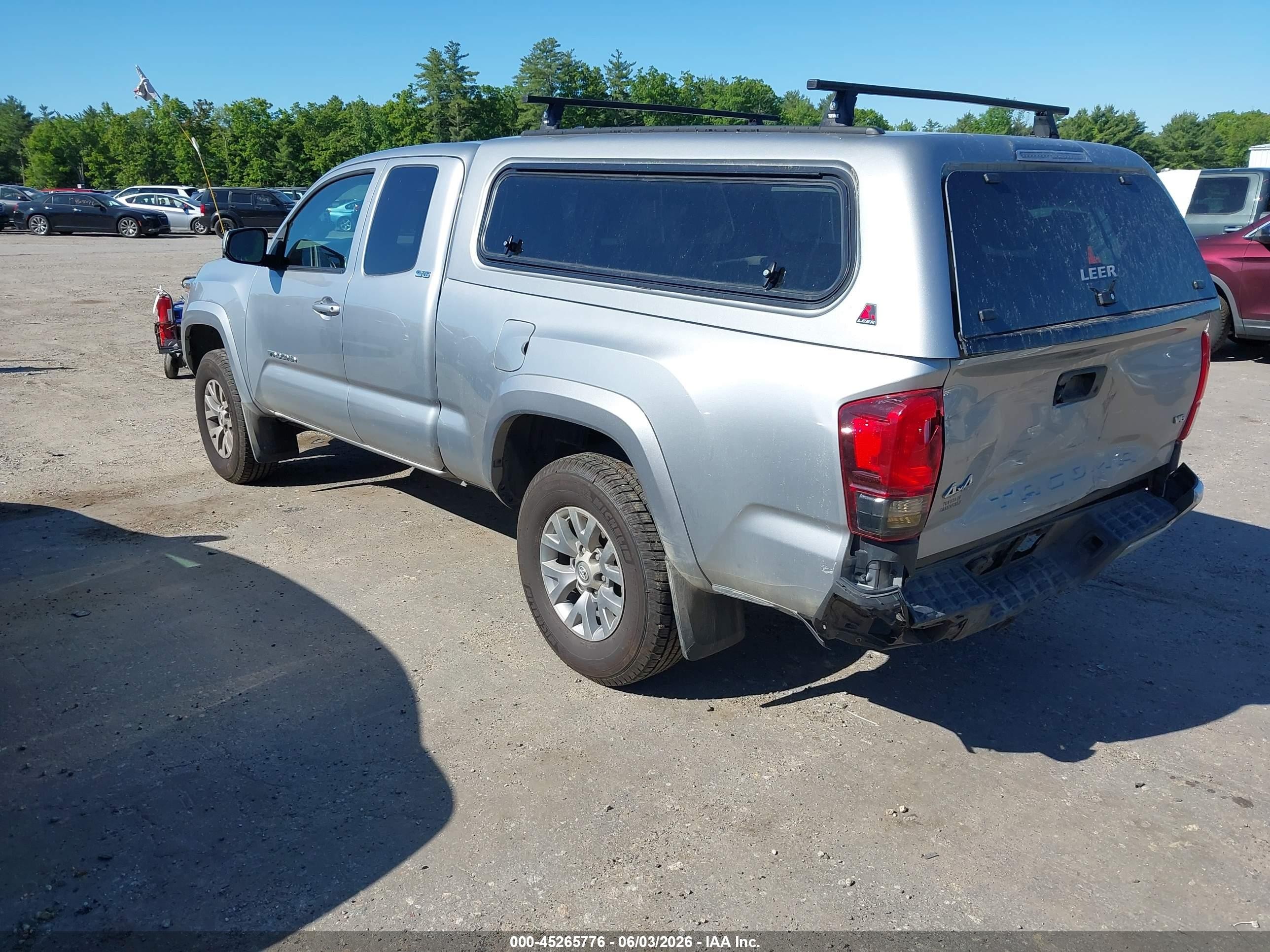 2018 Toyota Tacoma Sr5 V6 Silver vin: 5TFSZ5AN5JX162561