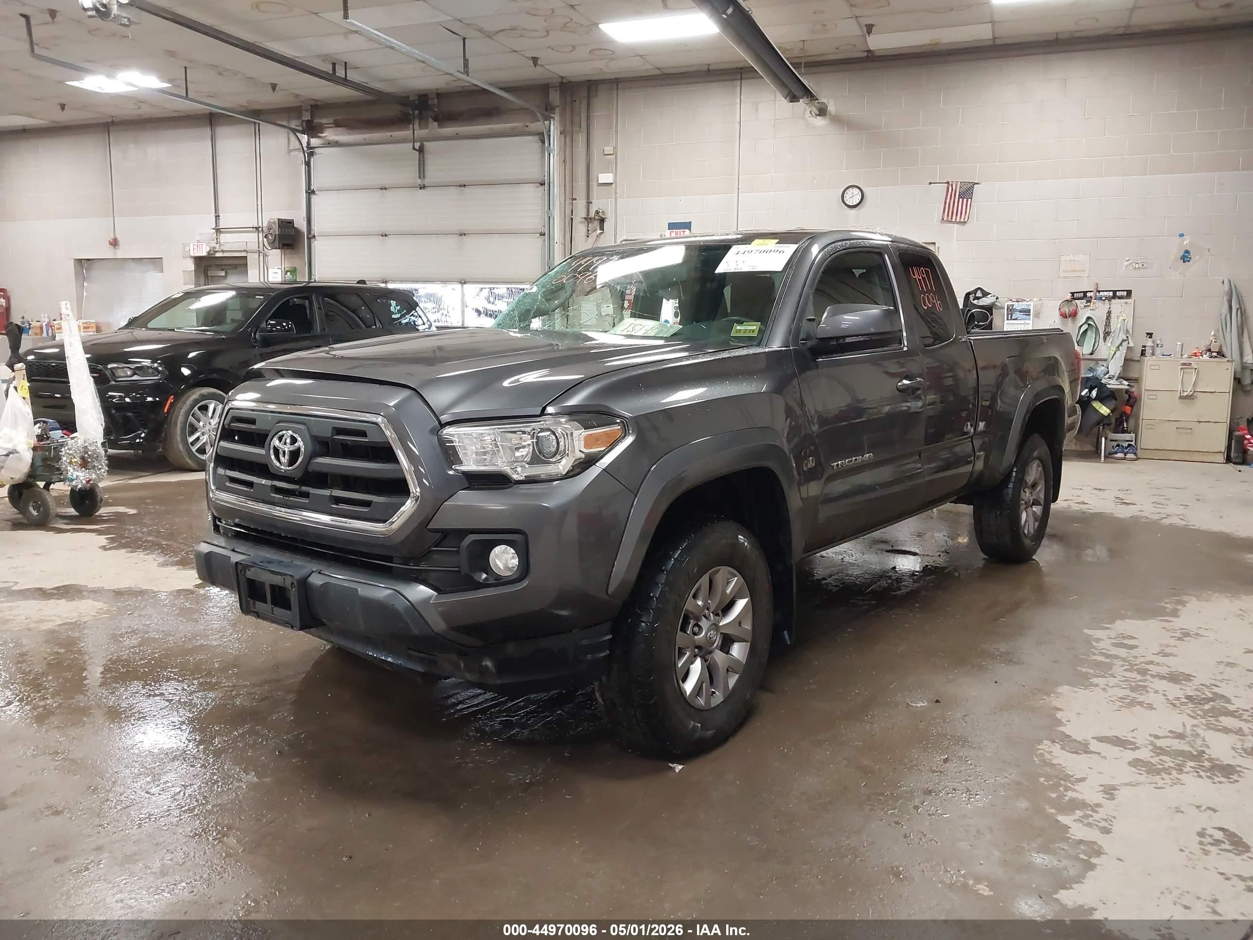 2016 Toyota Tacoma Sr5 V6 Gray vin: 5TFSZ5AN7GX019118