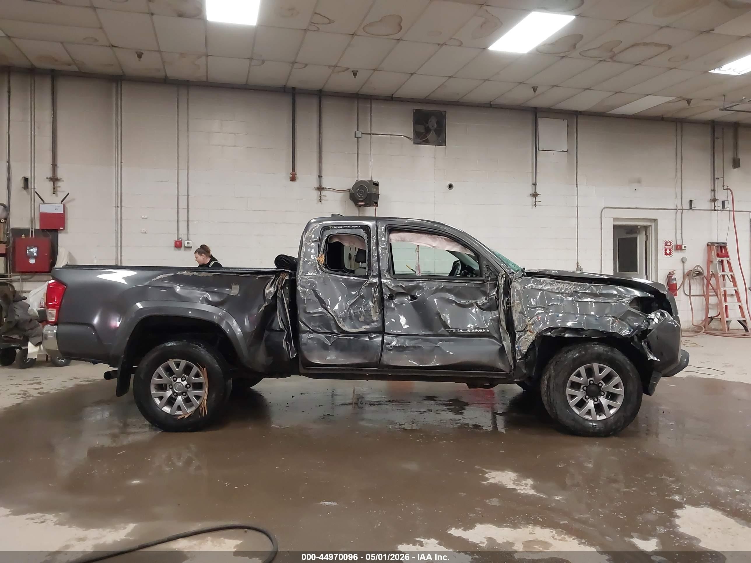 2016 Toyota Tacoma Sr5 V6 Gray vin: 5TFSZ5AN7GX019118