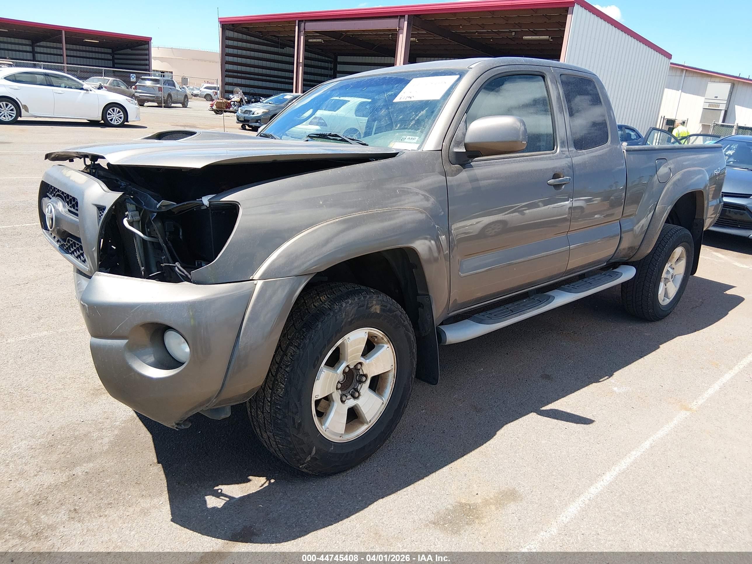 2011 Toyota Tacoma Prerunner V6 Коричневый vin: 5TFTU4GN0BX006160