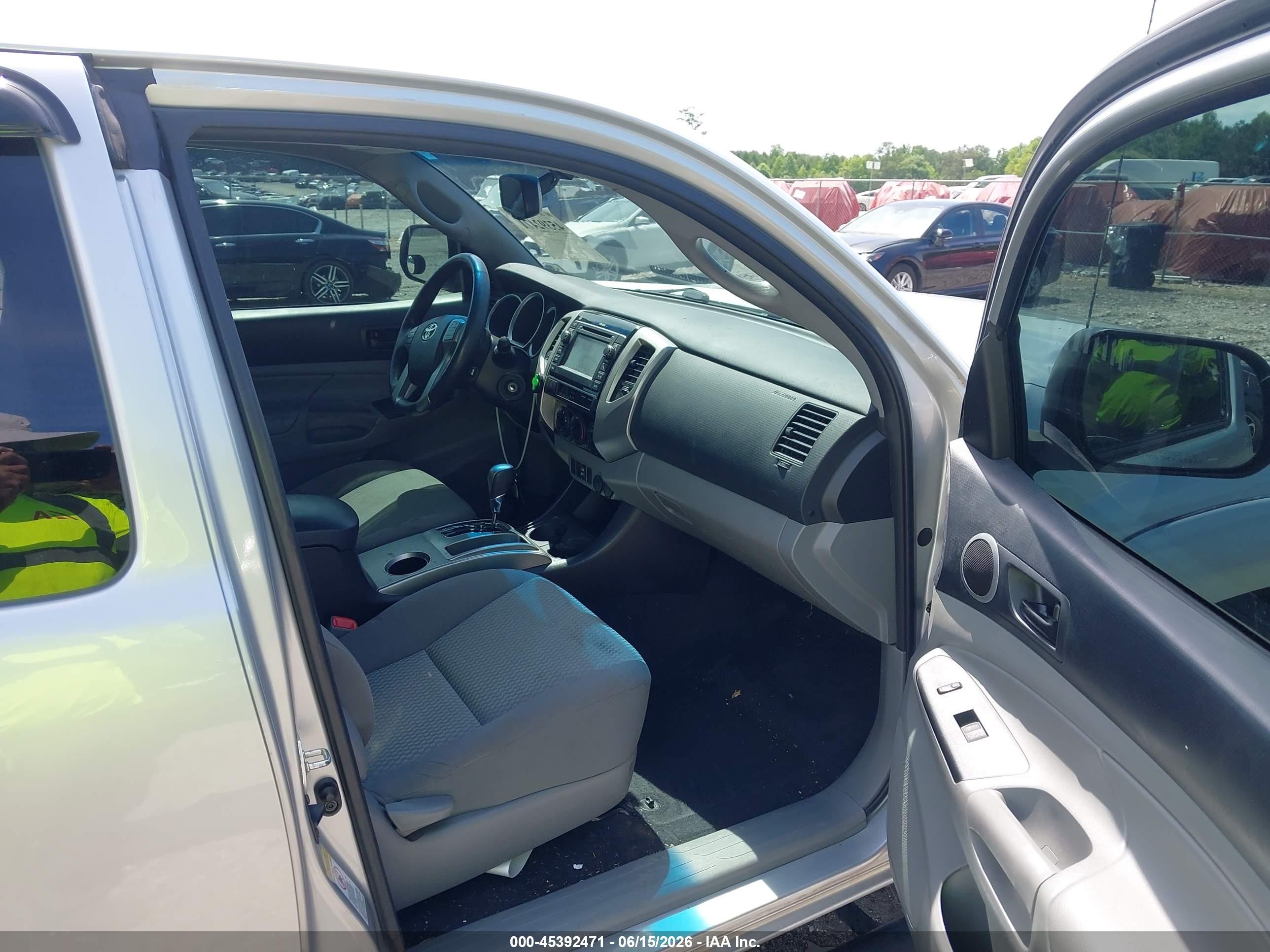 2013 Toyota Tacoma Prerunner V6 Silver vin: 5TFTU4GN4DX031758