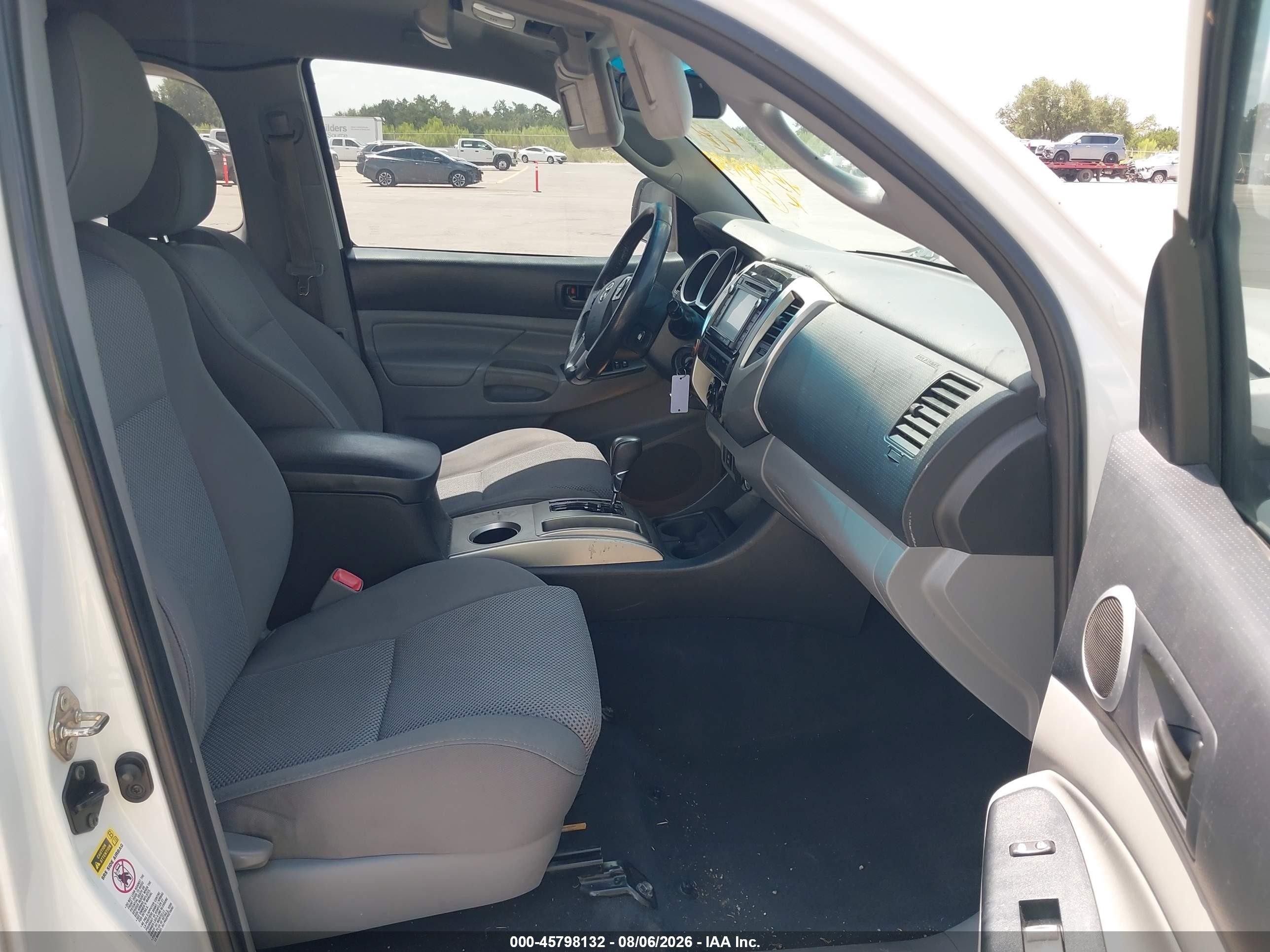 2015 Toyota Tacoma Prerunner V6 White vin: 5TFTU4GN5FX075271