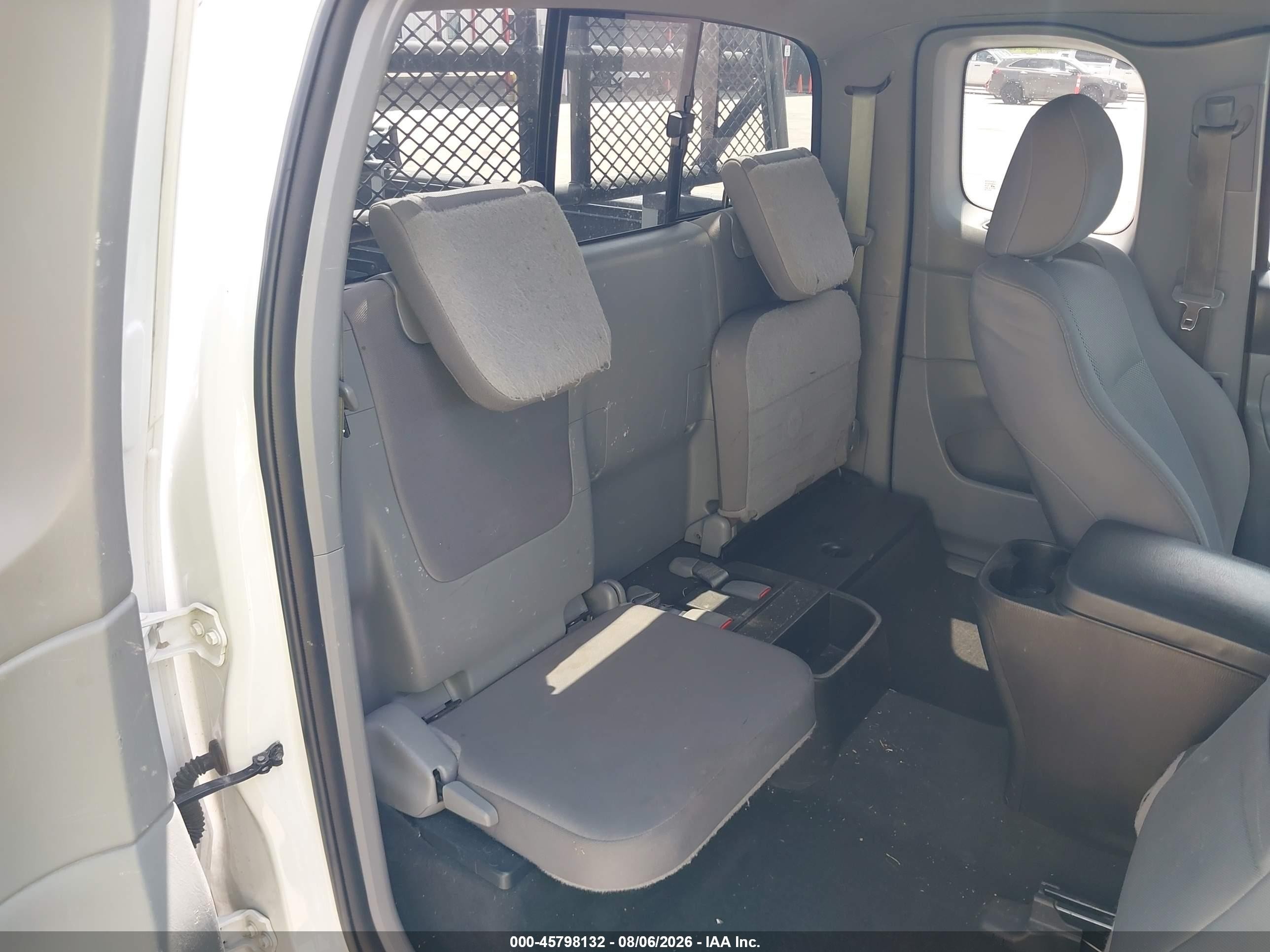 2015 Toyota Tacoma Prerunner V6 White vin: 5TFTU4GN5FX075271