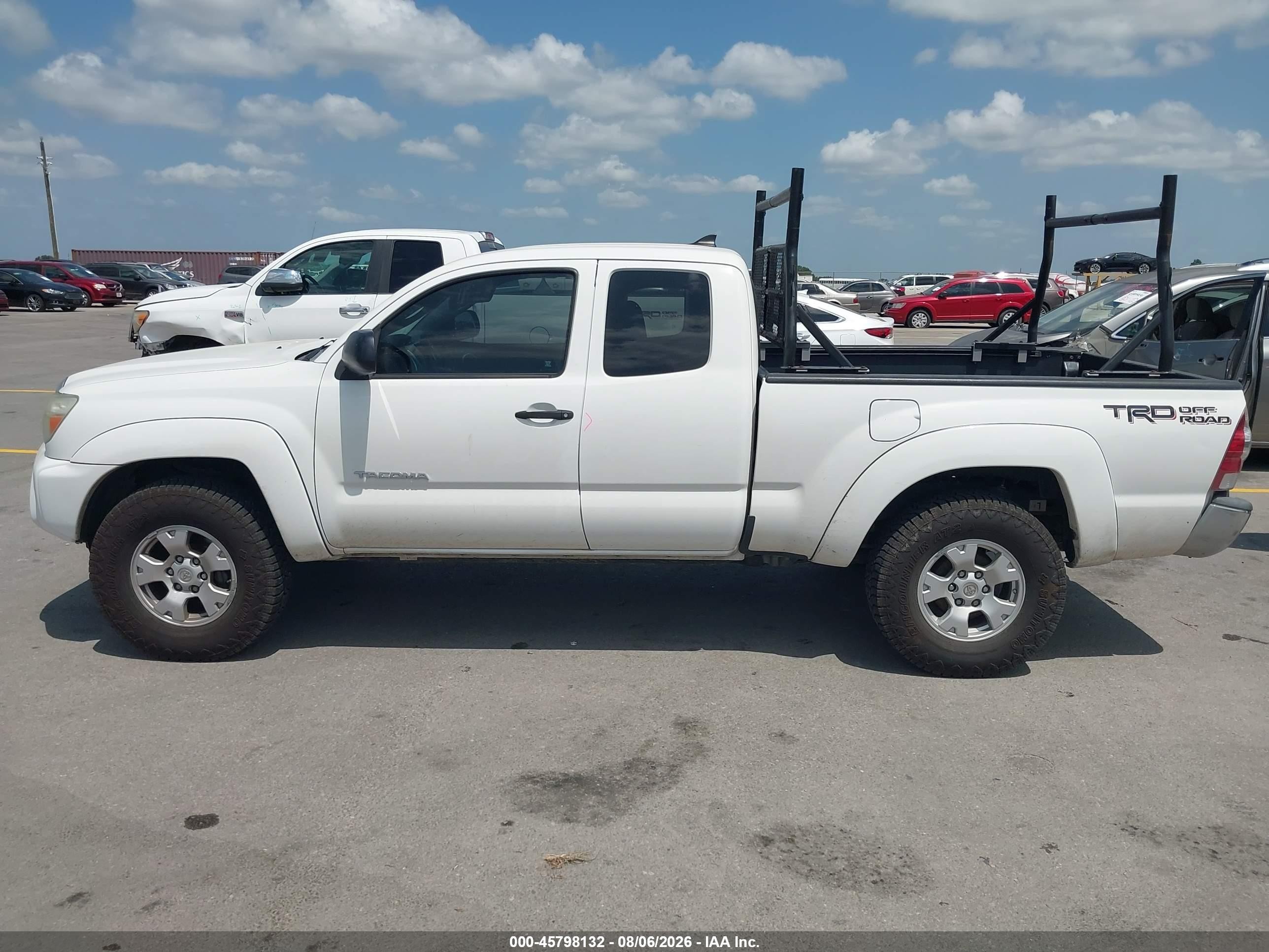 2015 Toyota Tacoma Prerunner V6 White vin: 5TFTU4GN5FX075271