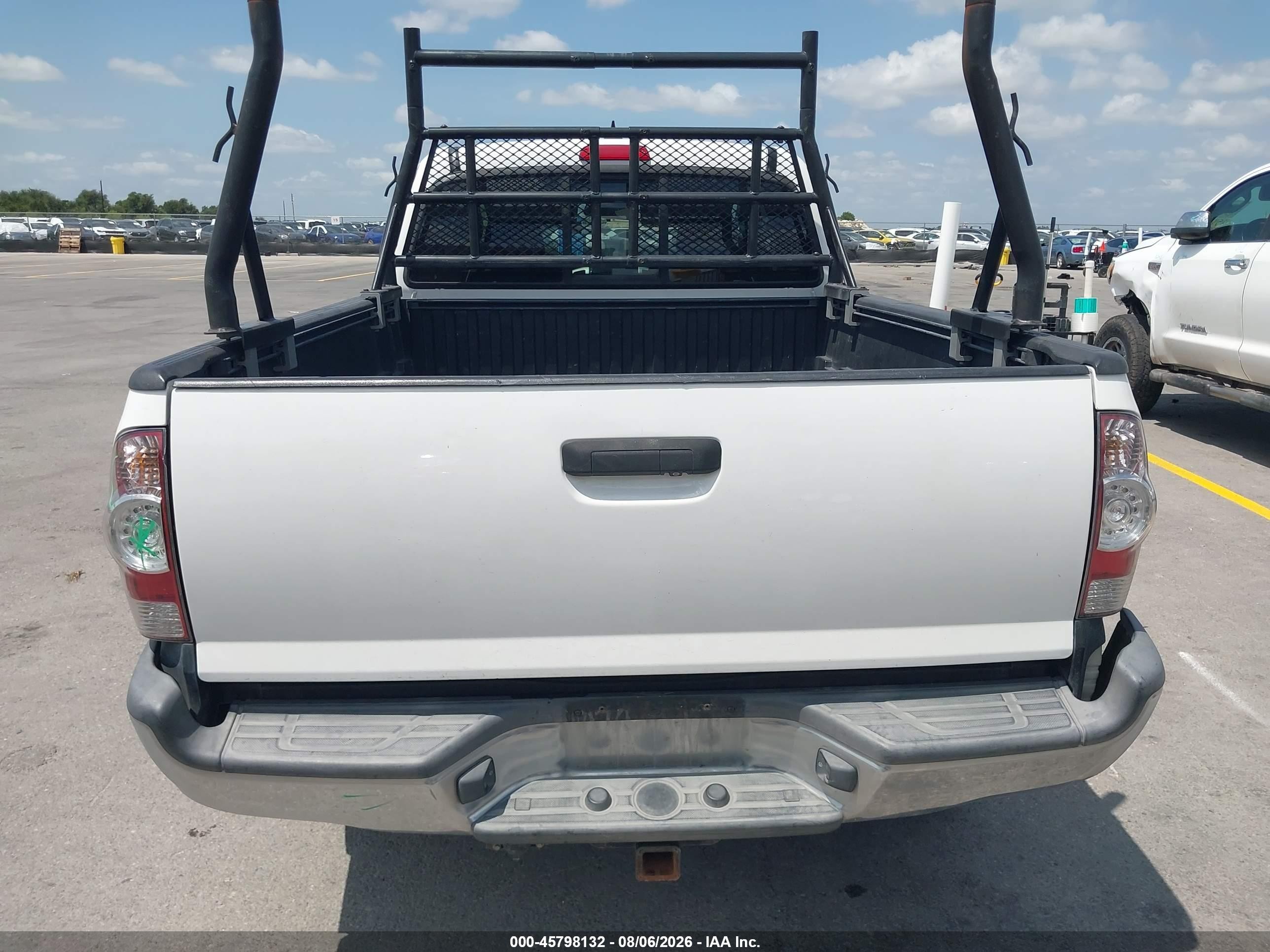 2015 Toyota Tacoma Prerunner V6 White vin: 5TFTU4GN5FX075271