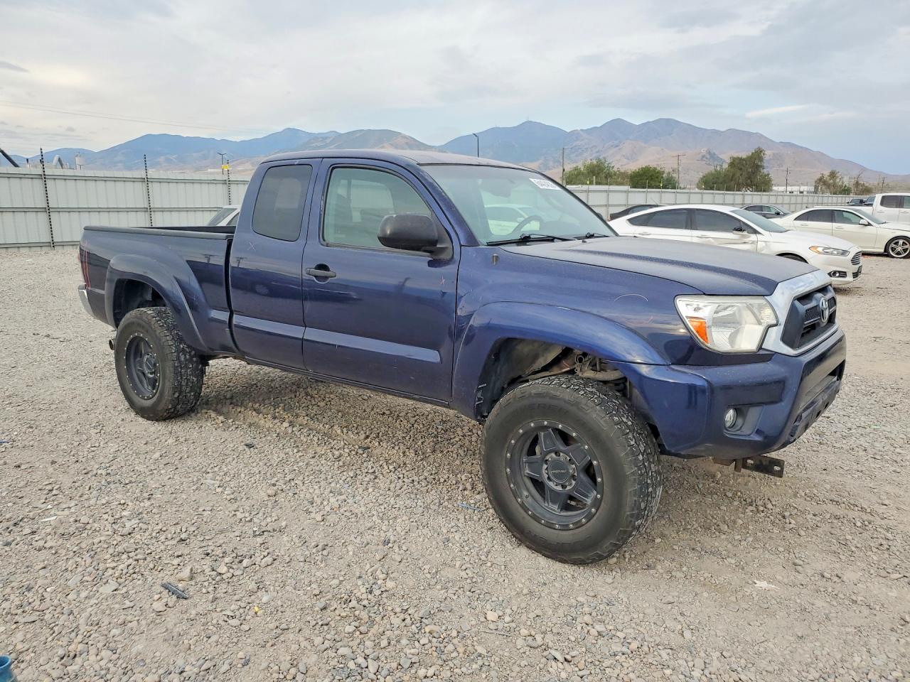 2013 Toyota Tacoma Prerunner Access Cab Blue vin: 5TFTU4GN7DX031494
