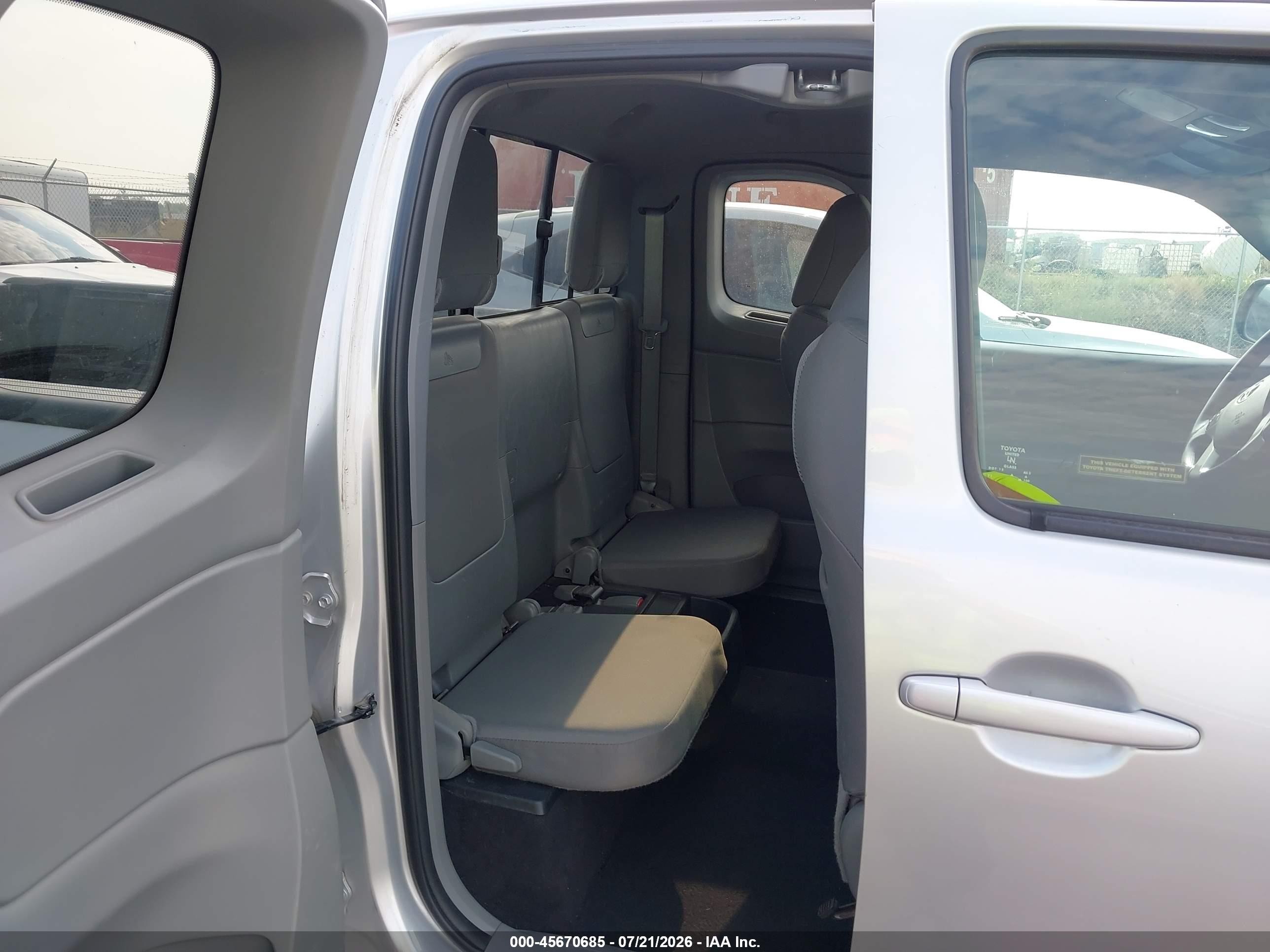 2013 Toyota Tacoma Prerunner V6 Серебряный vin: 5TFTU4GN9DX034123
