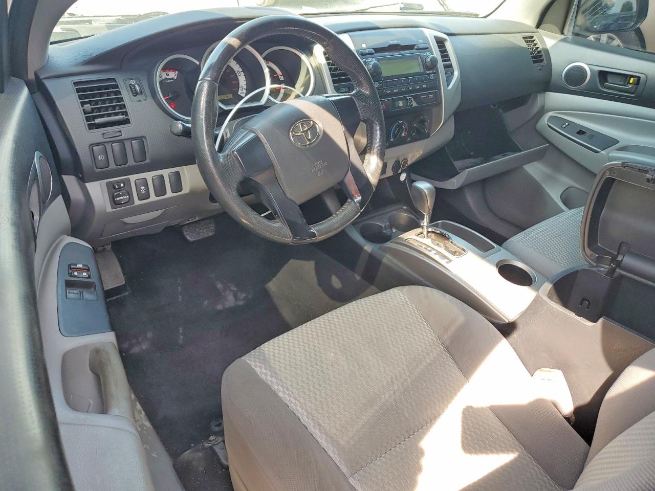 2012 Toyota Tacoma Prerunner Access Cab Silver vin: 5TFTU4GNXCX025641