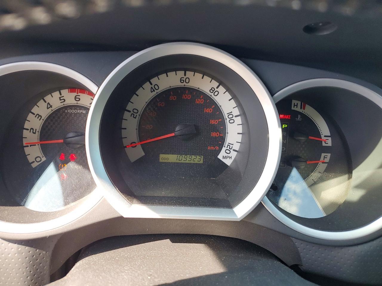 2012 Toyota Tacoma Prerunner Access Cab Silver vin: 5TFTU4GNXCX025641