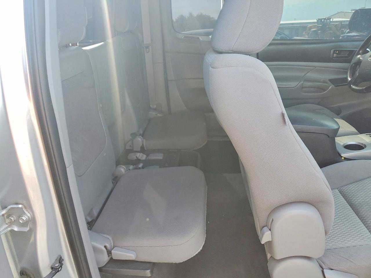 2012 Toyota Tacoma Prerunner Access Cab Silver vin: 5TFTU4GNXCX025641