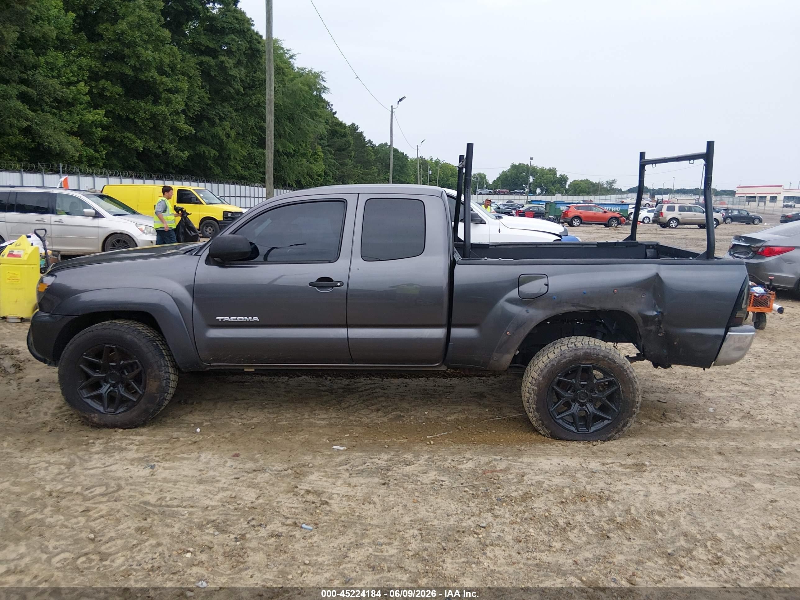 2013 Toyota Tacoma Prerunner V6 Gray vin: 5TFTU4GNXDX045194