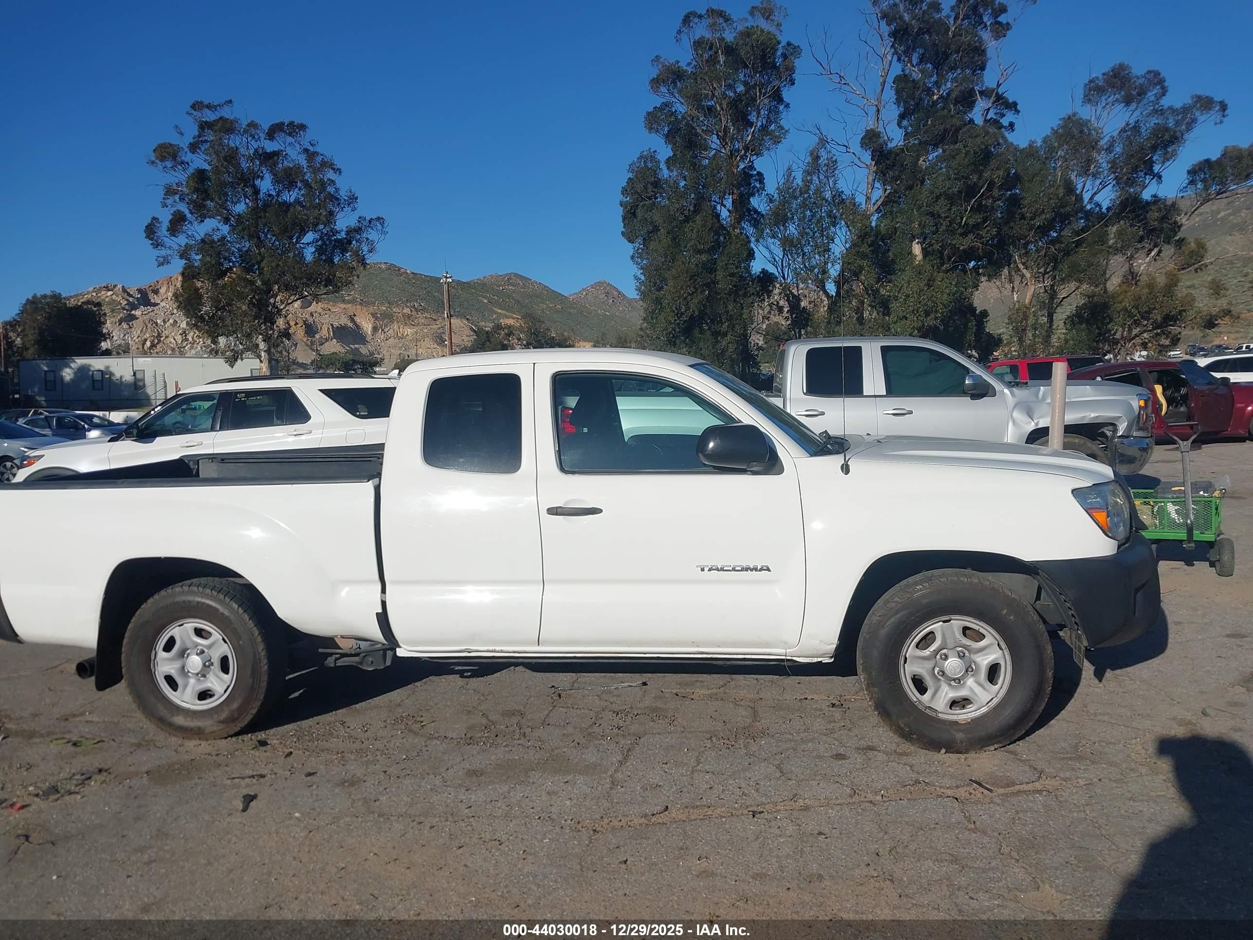 2014 Toyota Tacoma   Белый vin: 5TFTX4CN0EX046451