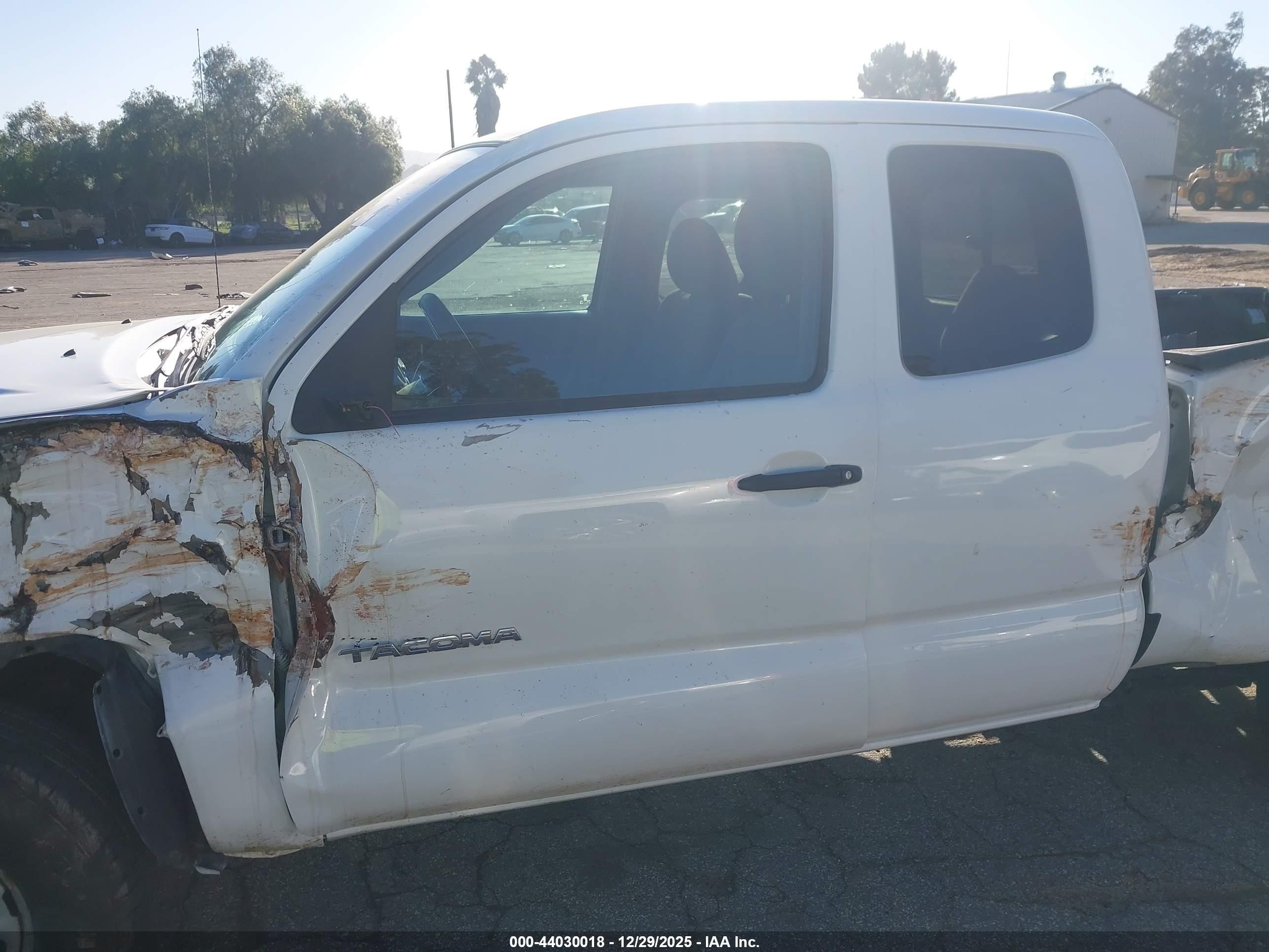 2014 Toyota Tacoma   Белый vin: 5TFTX4CN0EX046451