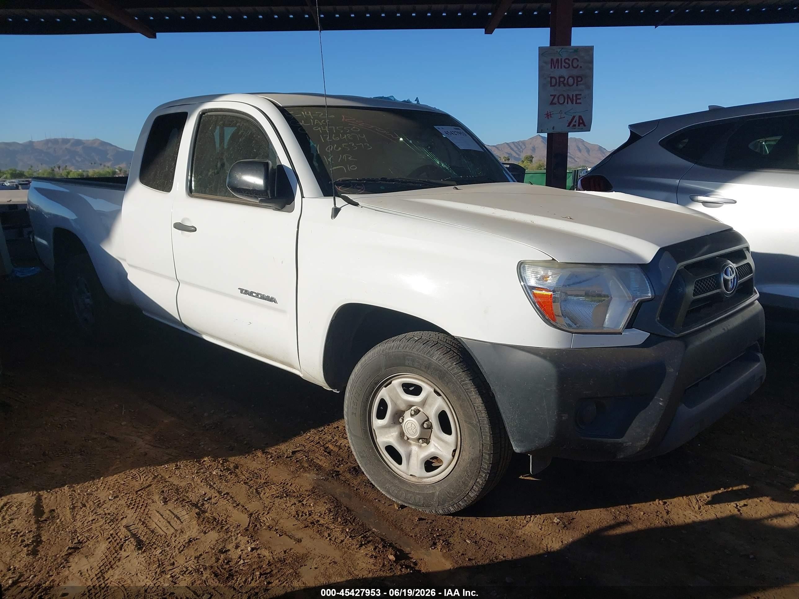 2015 Toyota Tacoma   White vin: 5TFTX4CN0FX065373