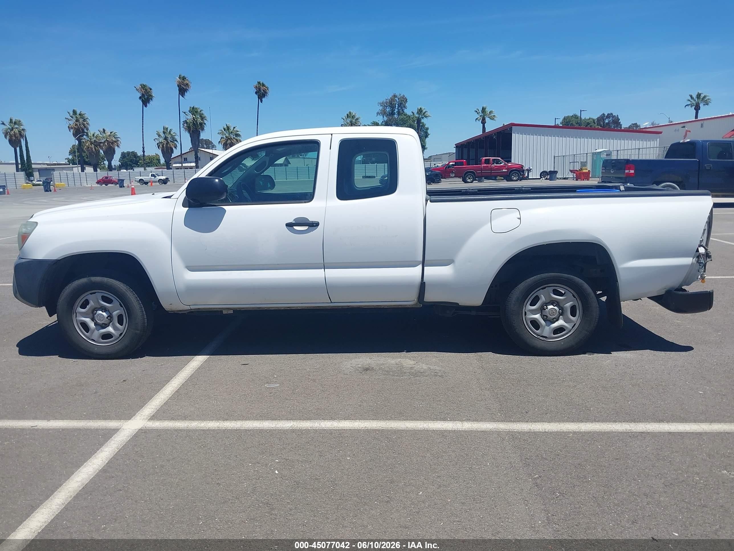 2015 Toyota Tacoma   White vin: 5TFTX4CN1FX067584