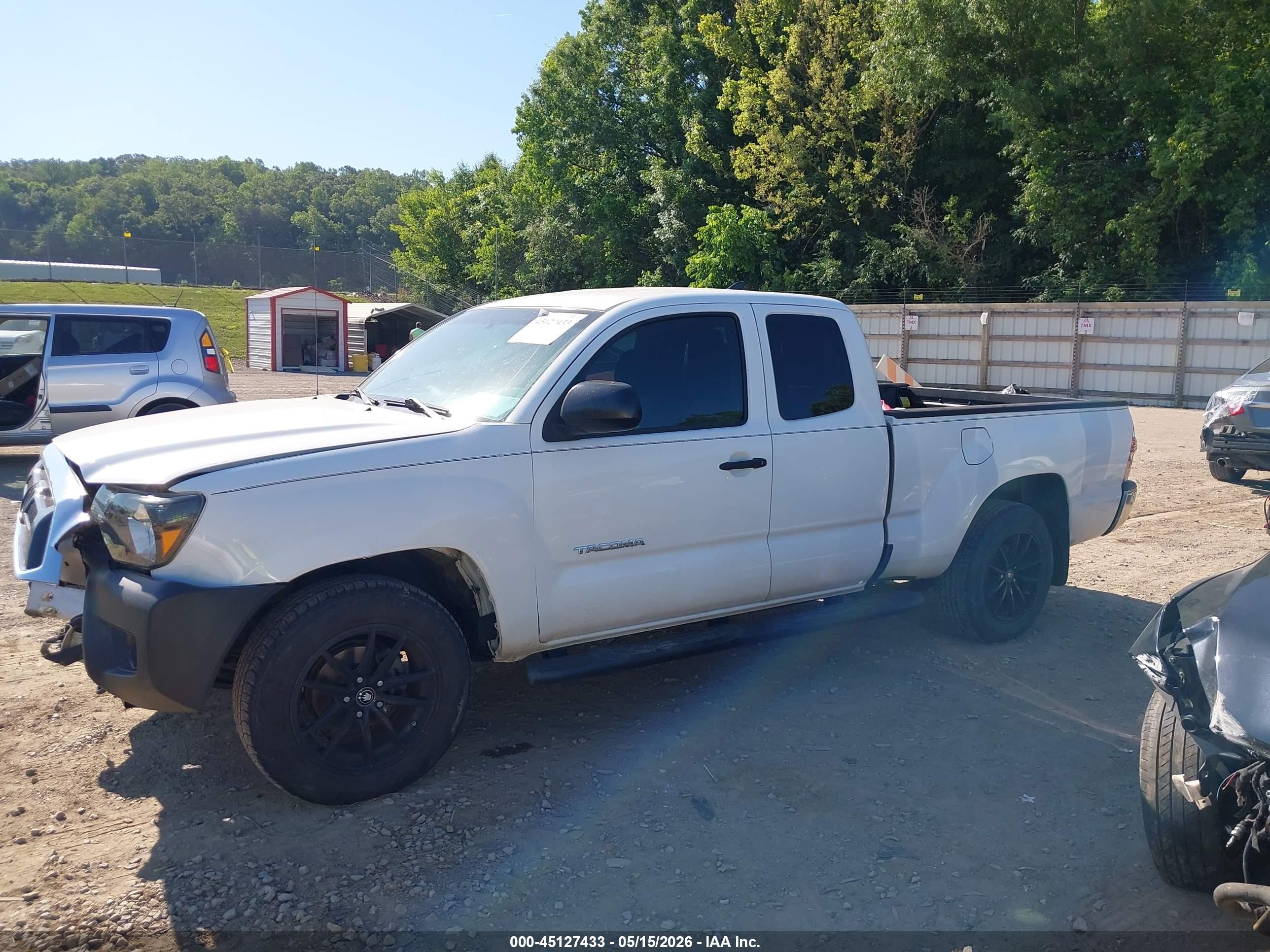 2014 Toyota Tacoma   White vin: 5TFTX4CN2EX047312