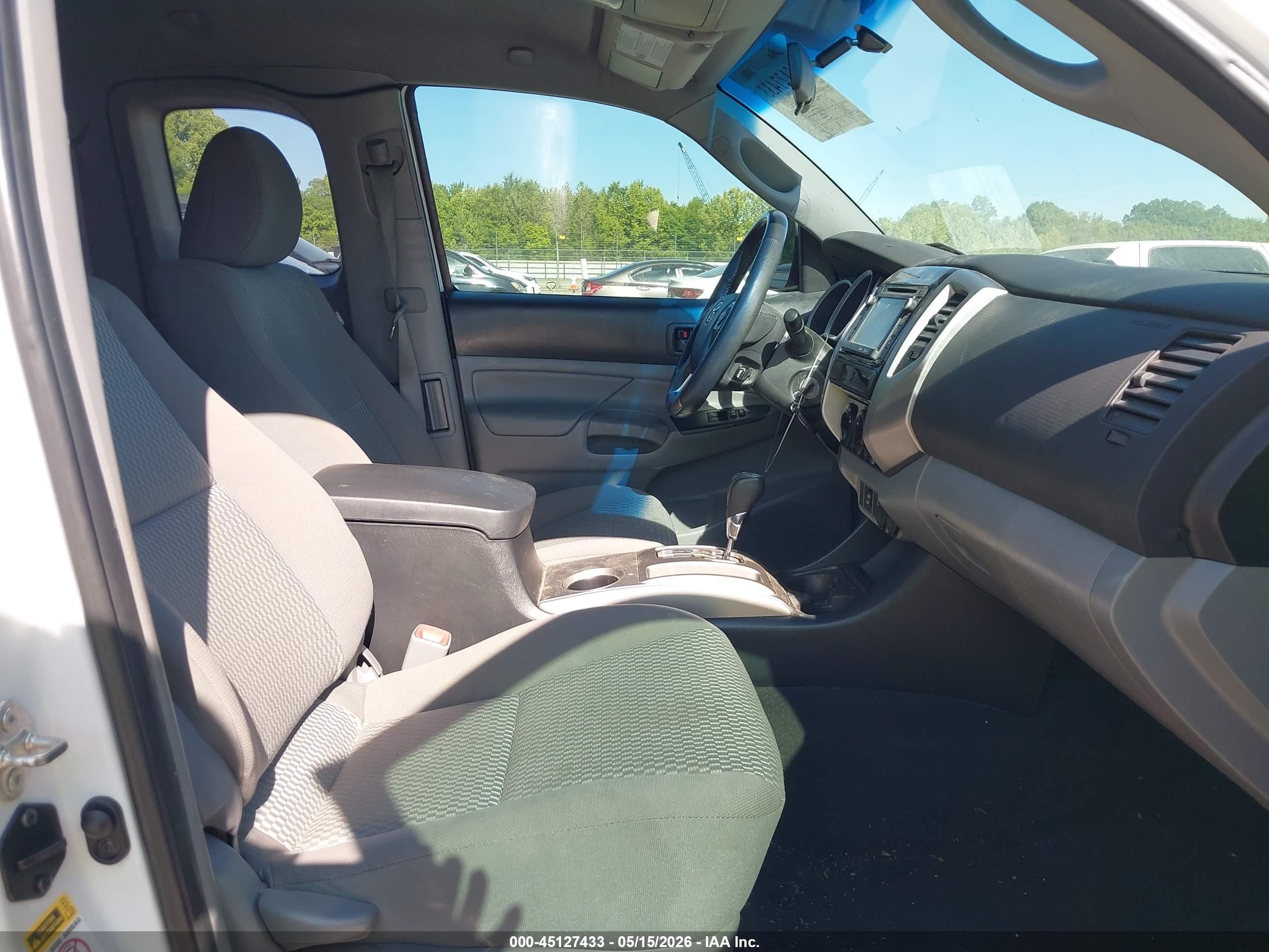 2014 Toyota Tacoma   White vin: 5TFTX4CN2EX047312