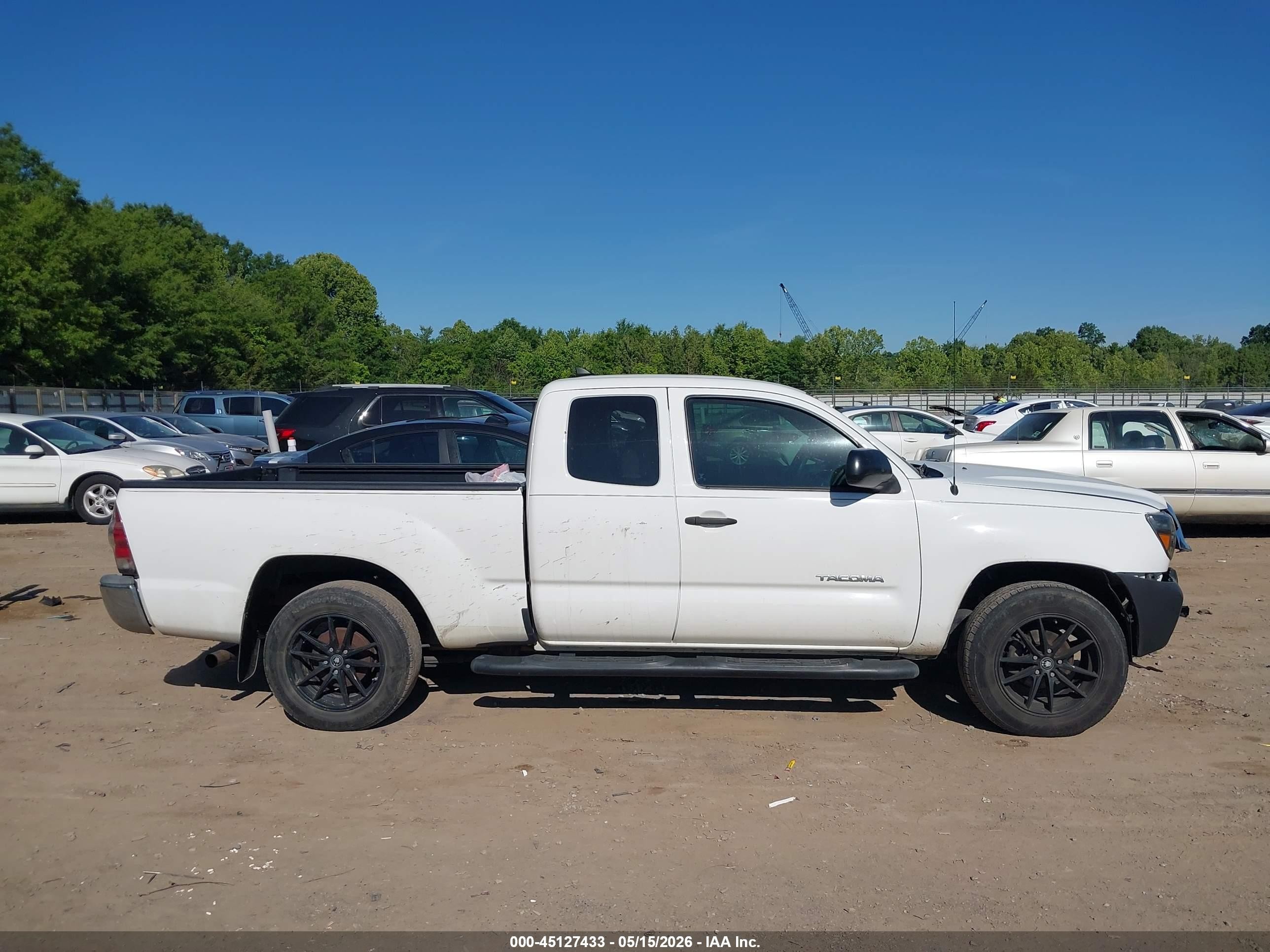 2014 Toyota Tacoma   White vin: 5TFTX4CN2EX047312