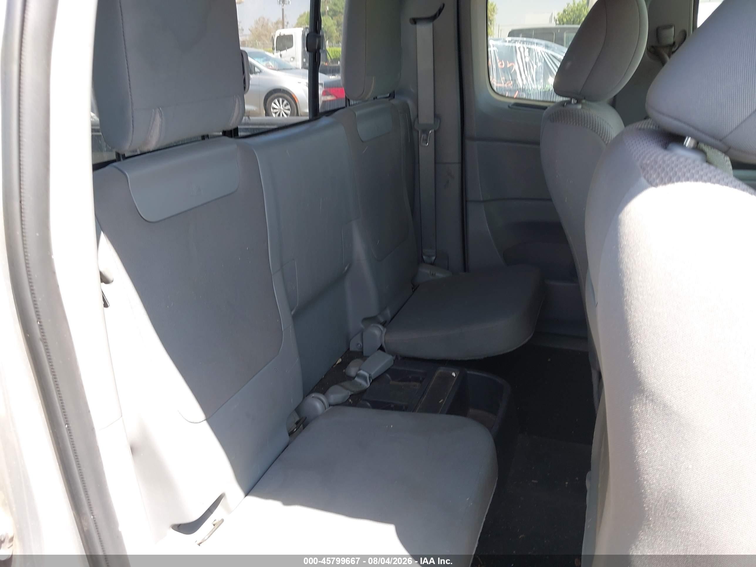 2015 Toyota Tacoma   Silver vin: 5TFTX4CN2FX063141