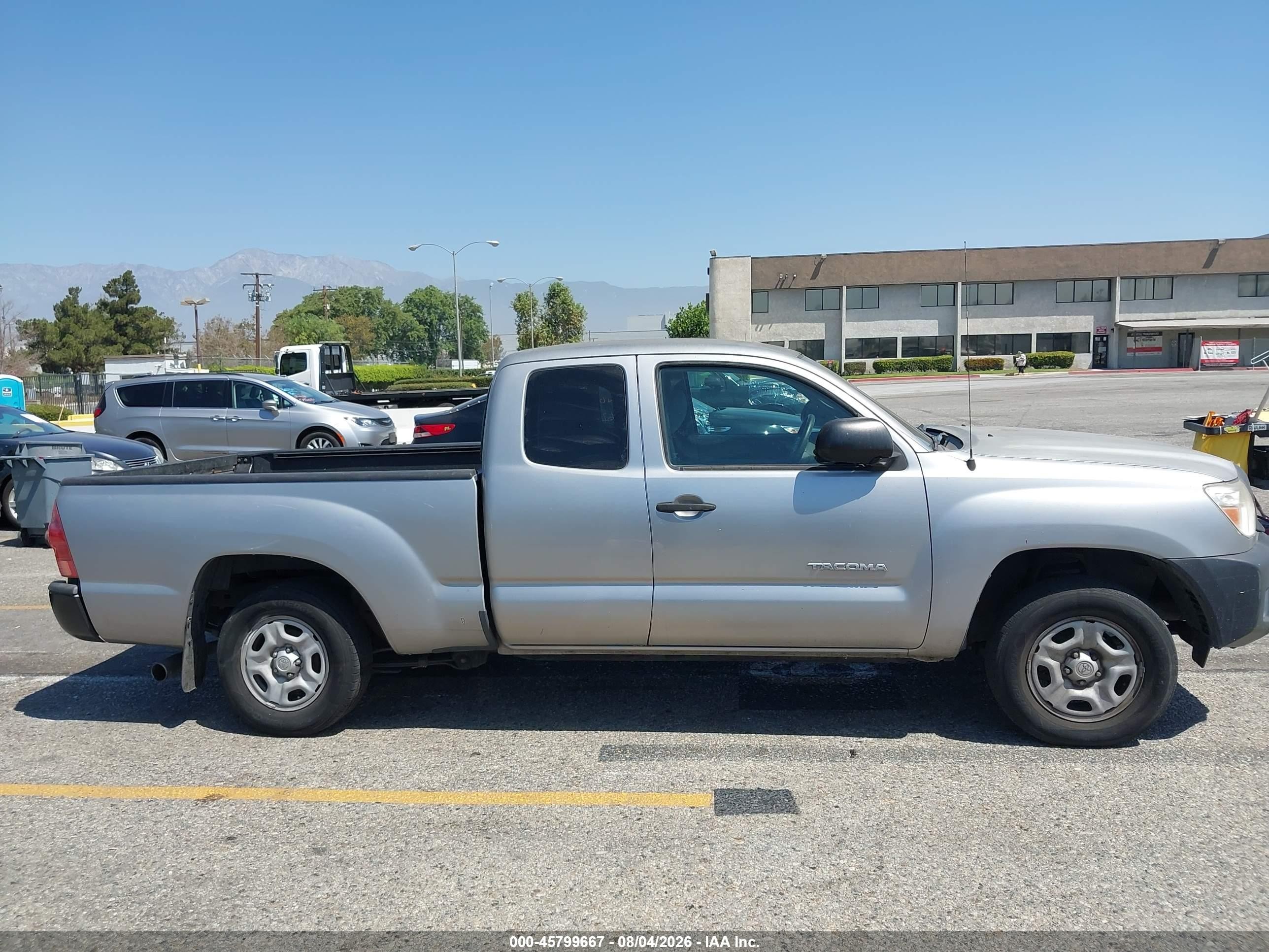 2015 Toyota Tacoma   Silver vin: 5TFTX4CN2FX063141