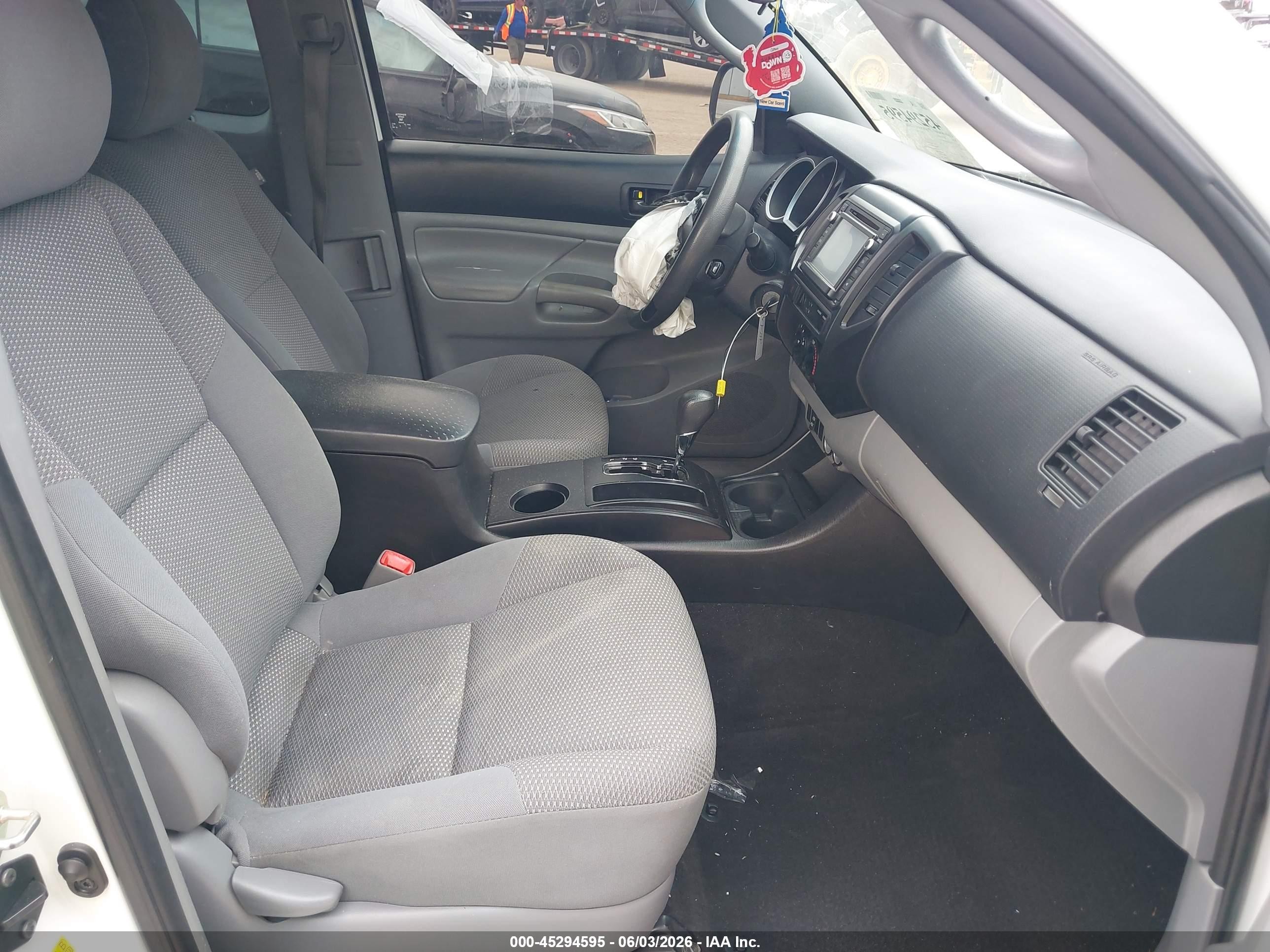 2014 Toyota Tacoma   White vin: 5TFTX4CN3EX038229