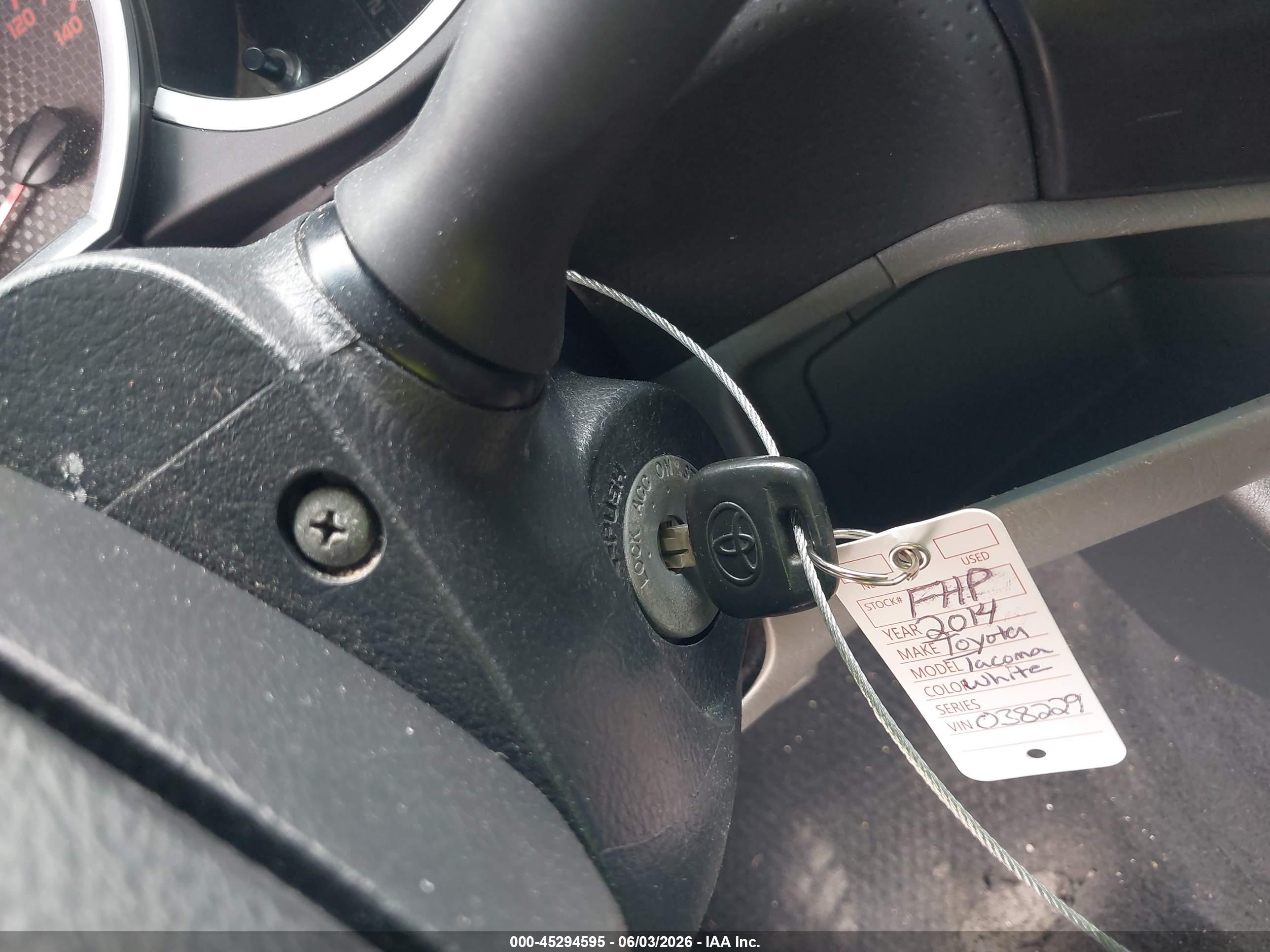 2014 Toyota Tacoma   White vin: 5TFTX4CN3EX038229
