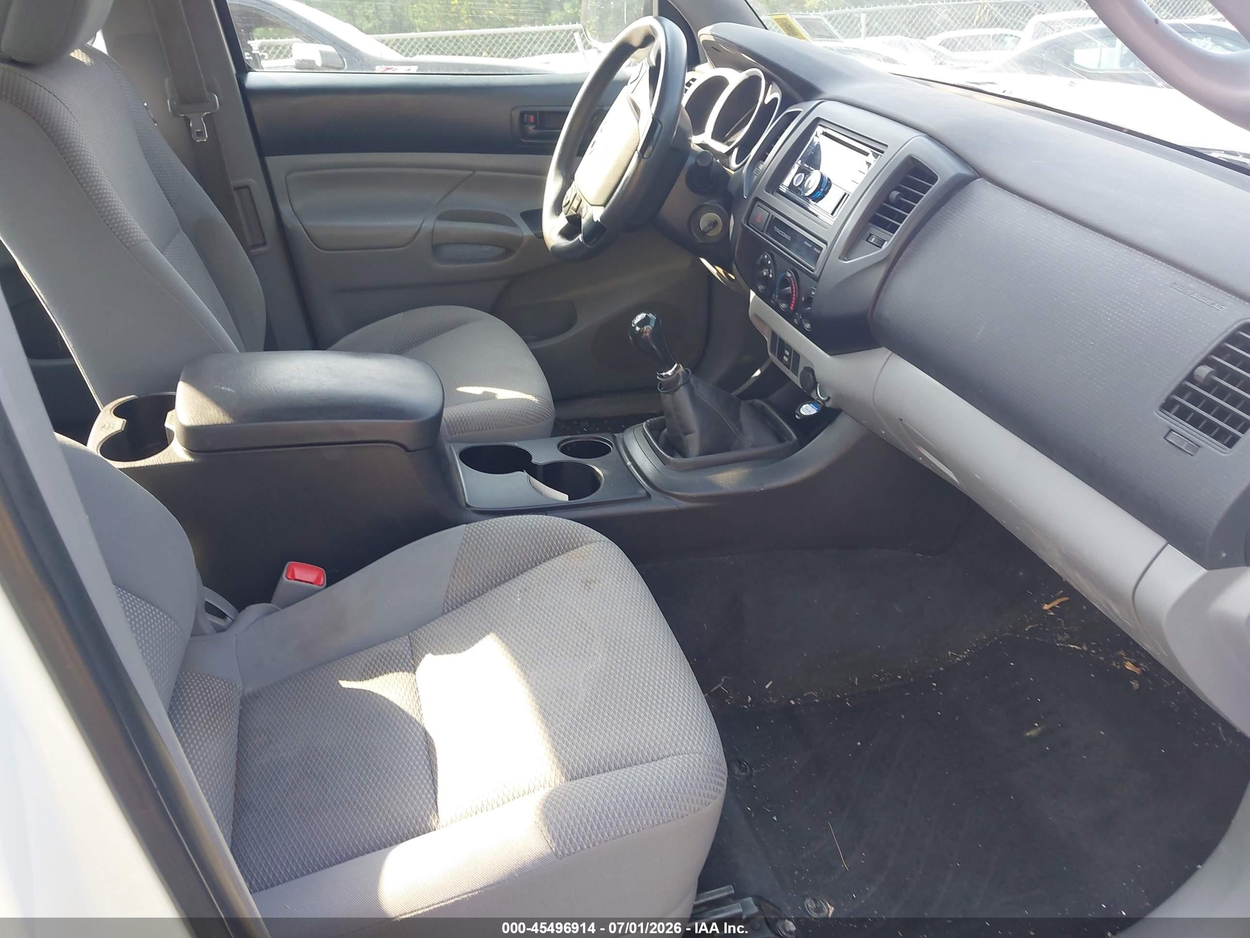2015 Toyota Tacoma   White vin: 5TFTX4CN3FX059132