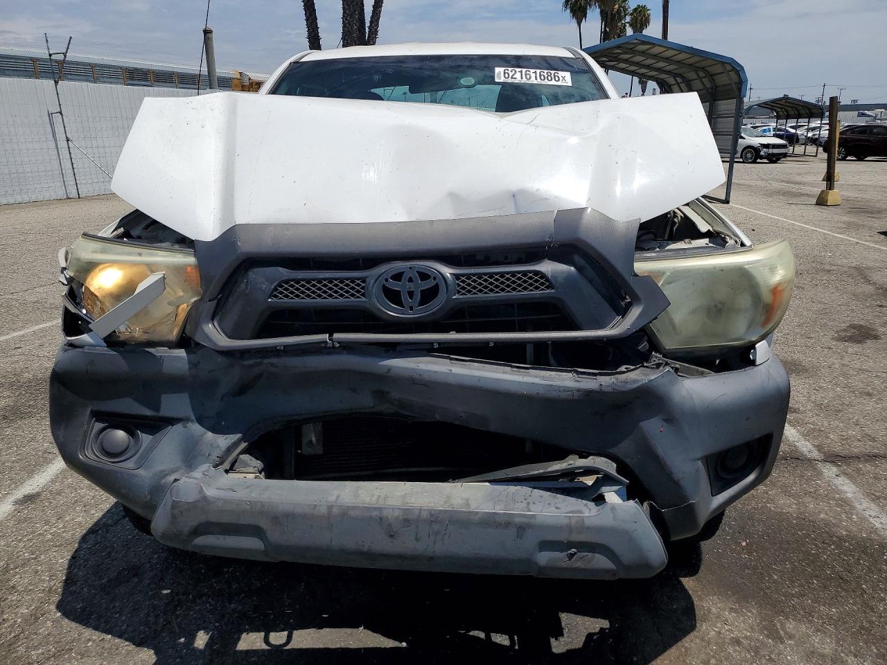2015 Toyota Tacoma Delux Grade White vin: 5TFTX4CN3FX067845
