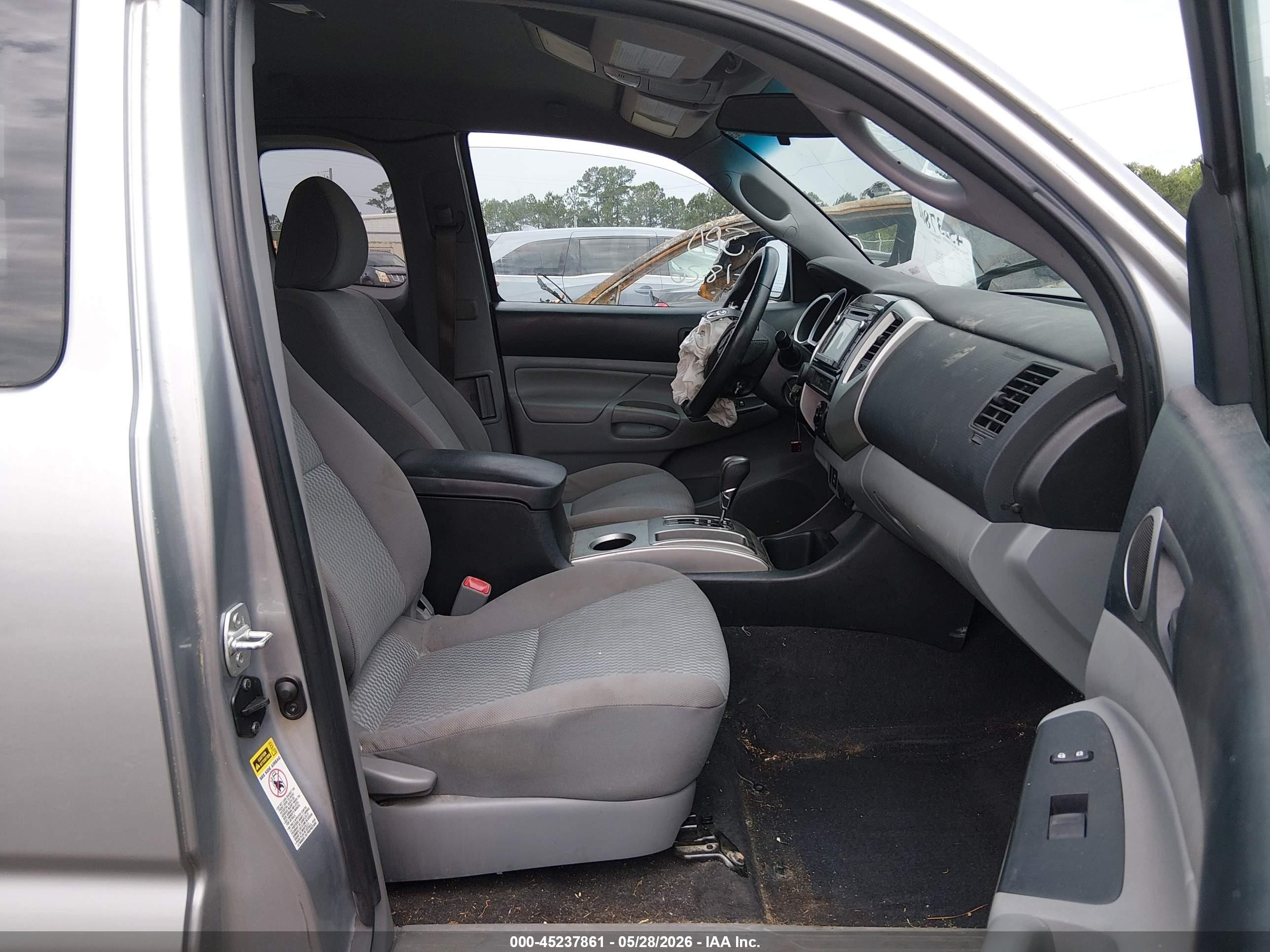 2014 Toyota Tacoma   Silver vin: 5TFTX4CN4EX036571