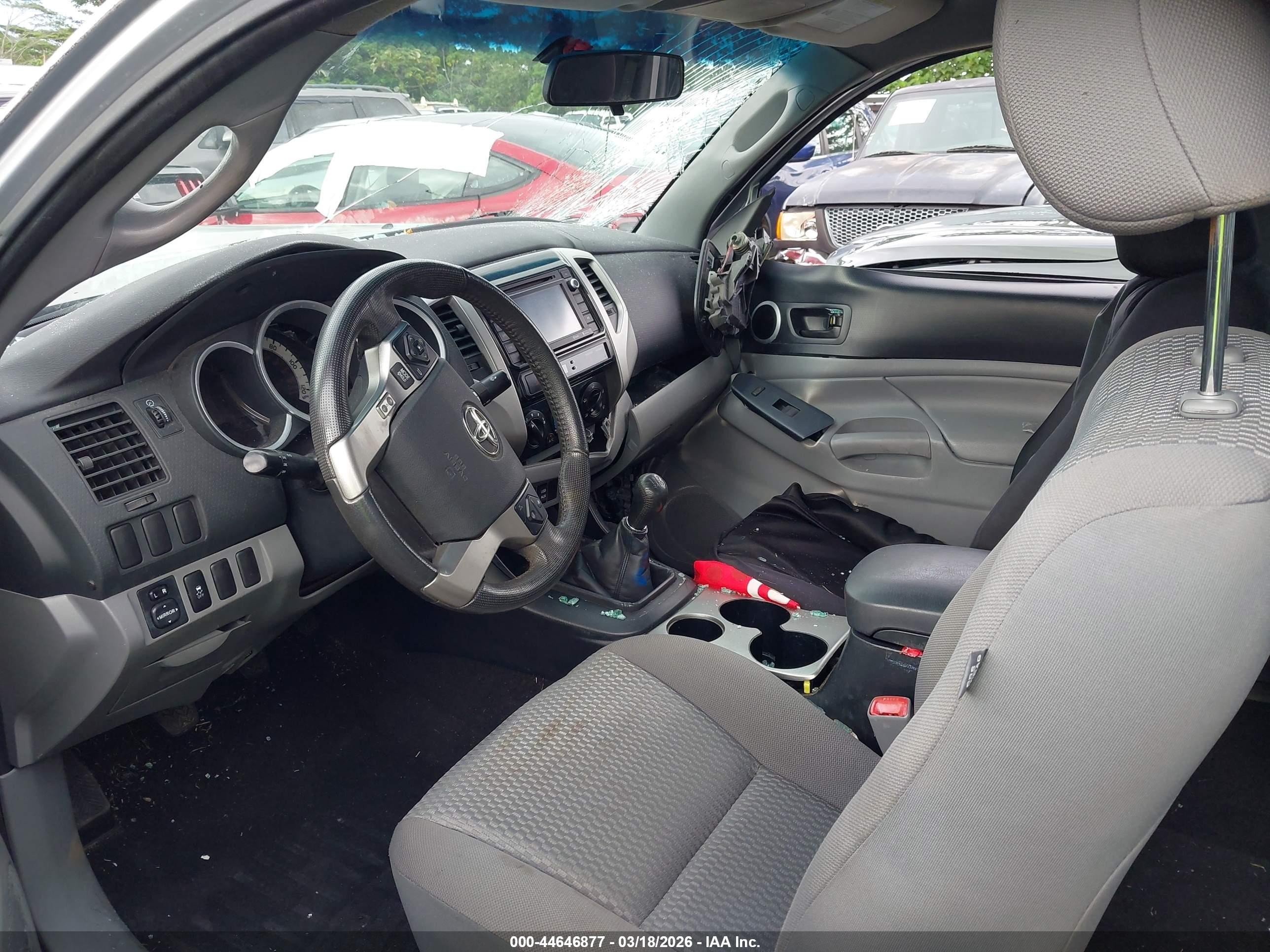 2014 Toyota Tacoma Silver vin: 5TFTX4CN4EX040927