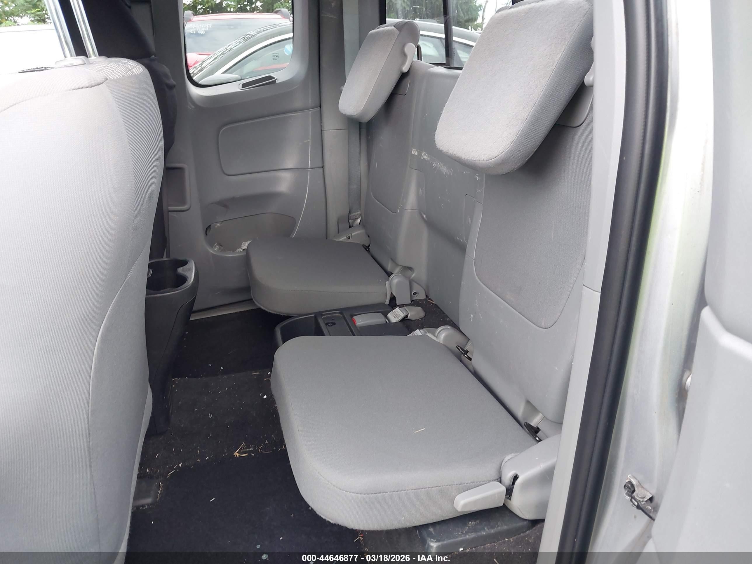 2014 Toyota Tacoma Silver vin: 5TFTX4CN4EX040927