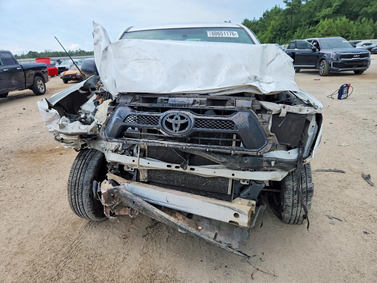 2015 Toyota Tacoma Access Cab White vin: 5TFTX4CN4FX047622