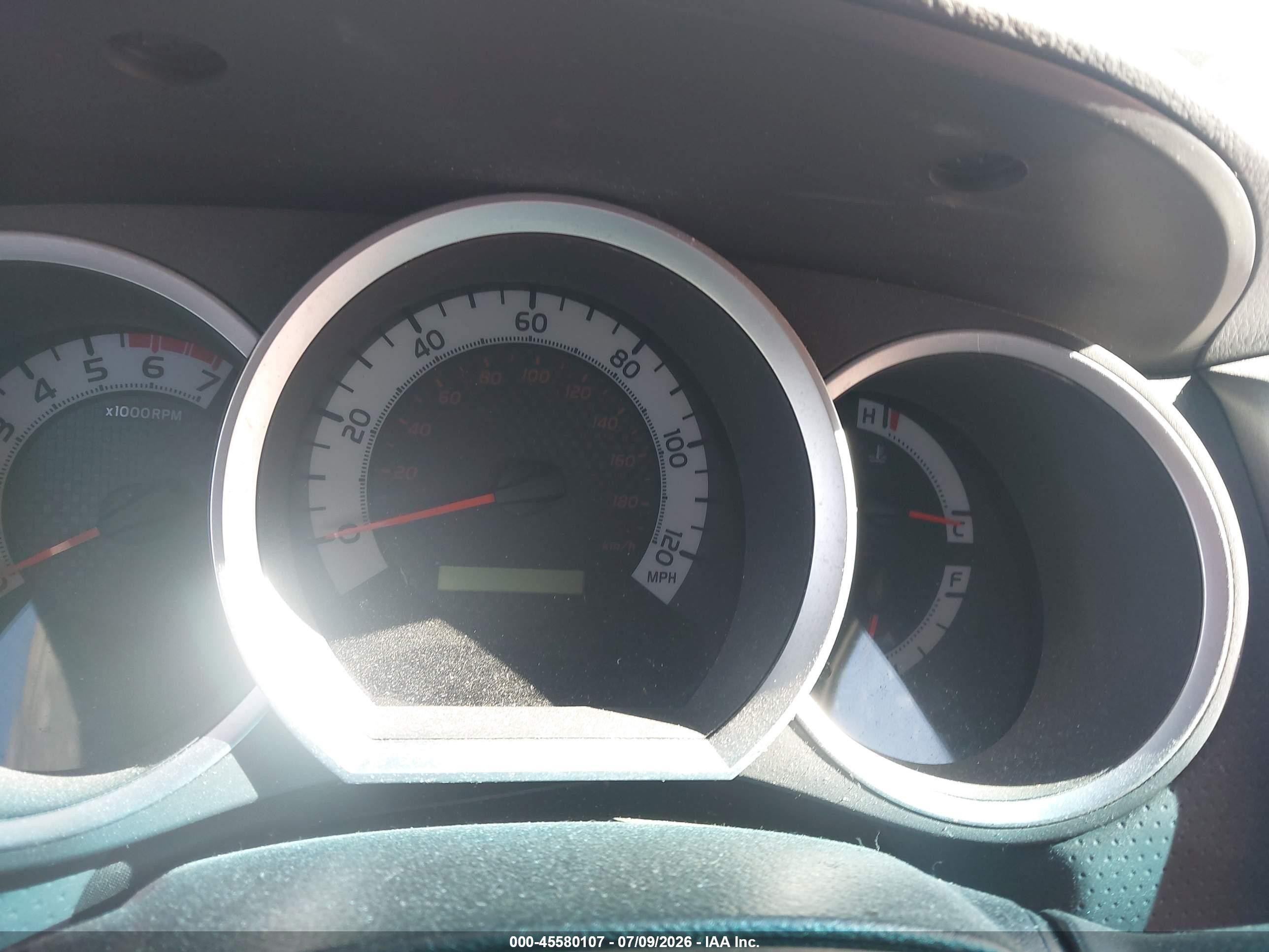 2015 Toyota Tacoma   Белый vin: 5TFTX4CN4FX065649