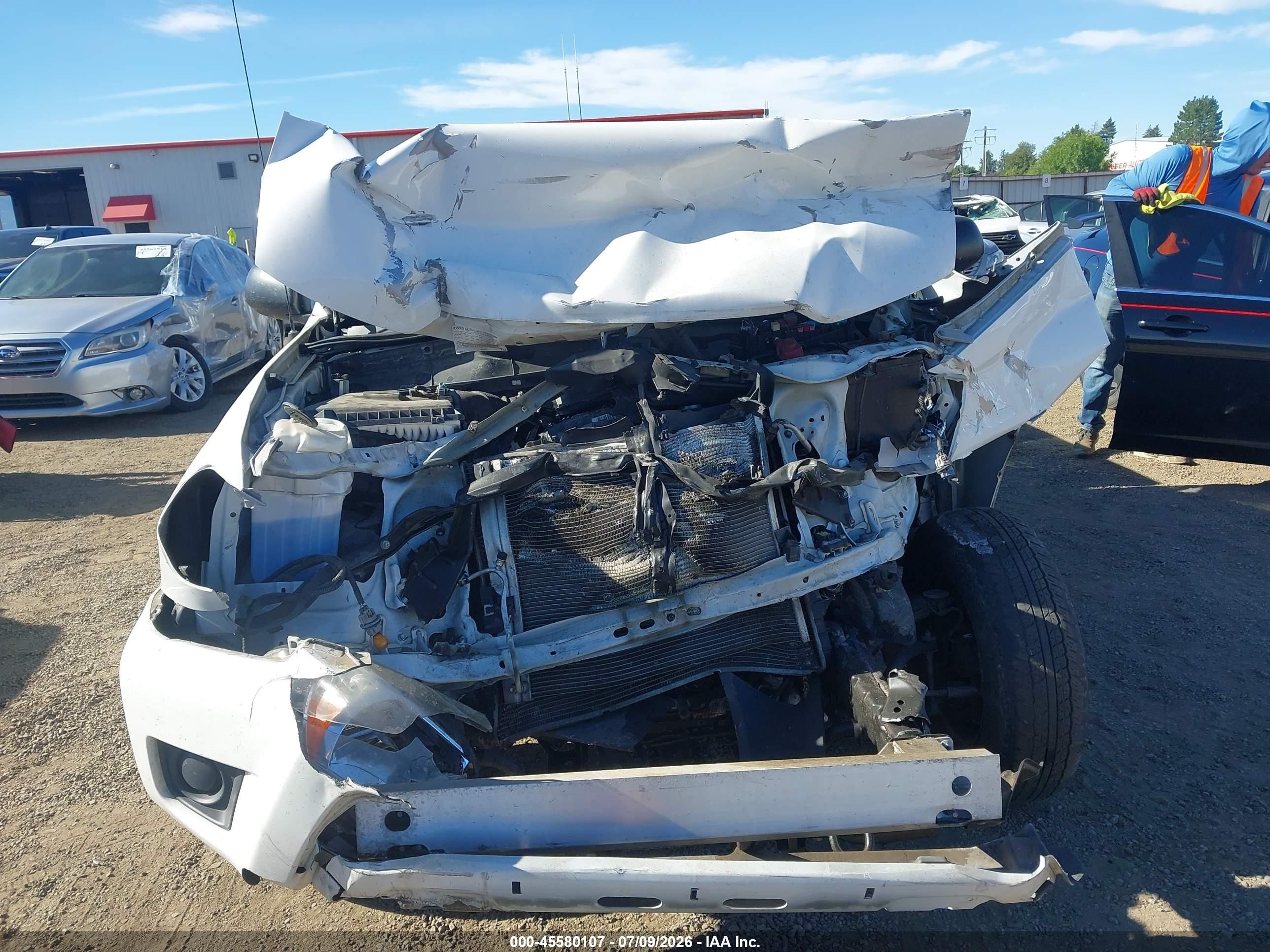 2015 Toyota Tacoma   Белый vin: 5TFTX4CN4FX065649