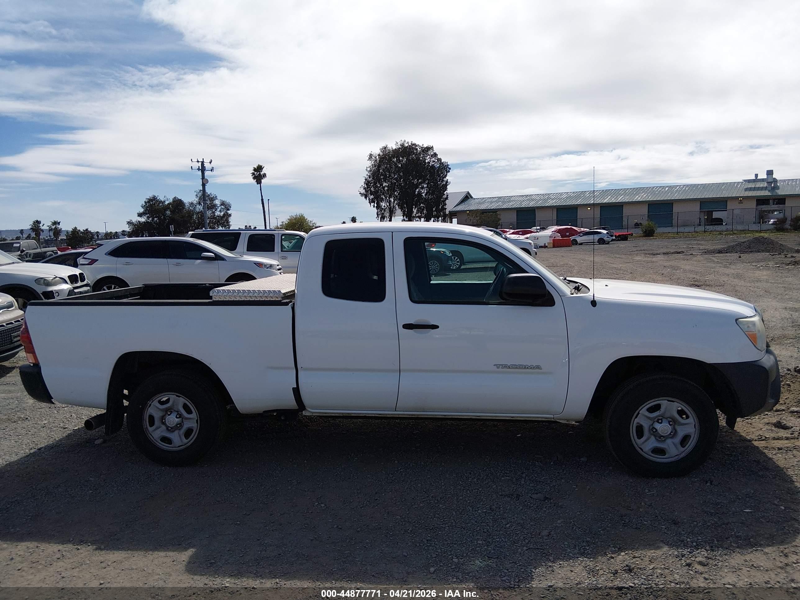 2014 Toyota Tacoma   White vin: 5TFTX4CN5EX042590