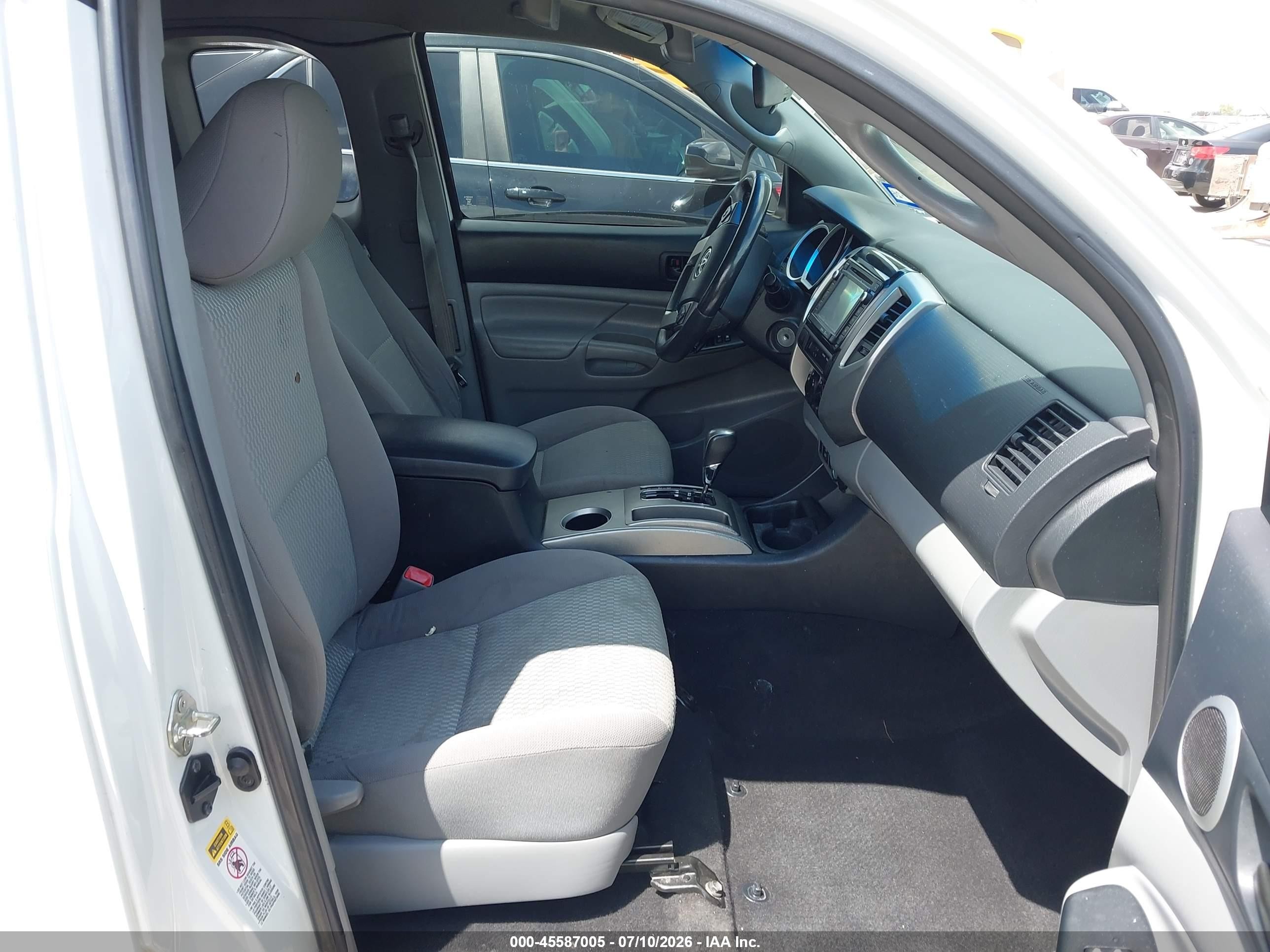 2014 Toyota Tacoma   White vin: 5TFTX4CN5EX047112