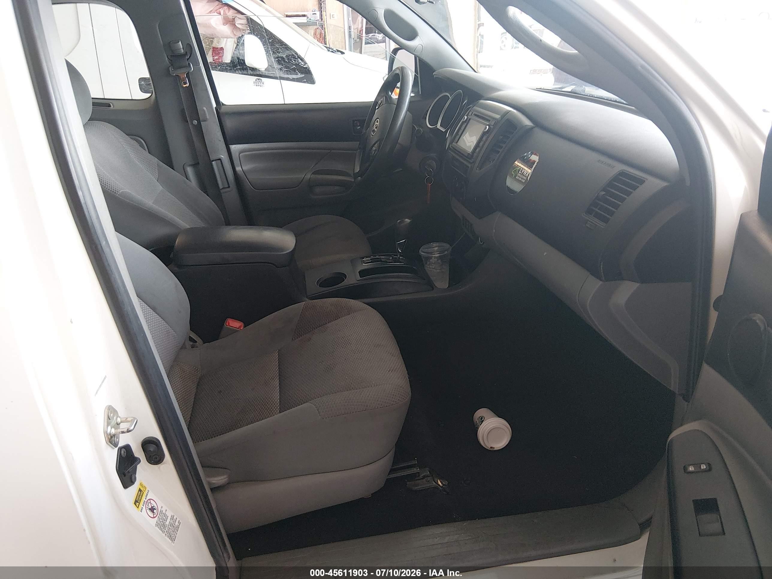 2015 Toyota Tacoma   White vin: 5TFTX4CN5FX054725