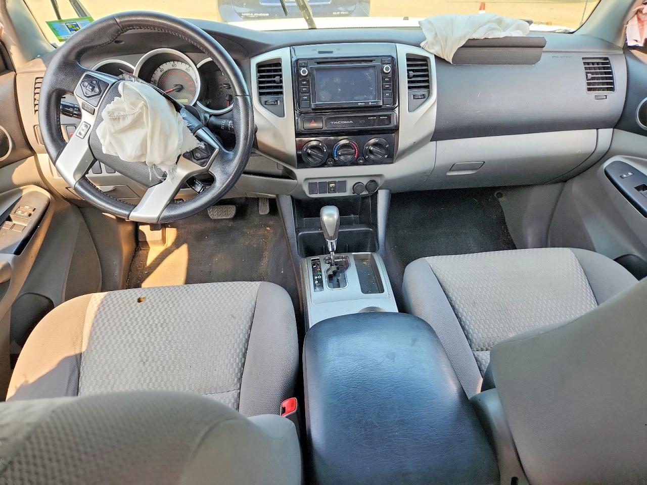 2015 Toyota Tacoma Access Cab White vin: 5TFTX4CN6FX063773