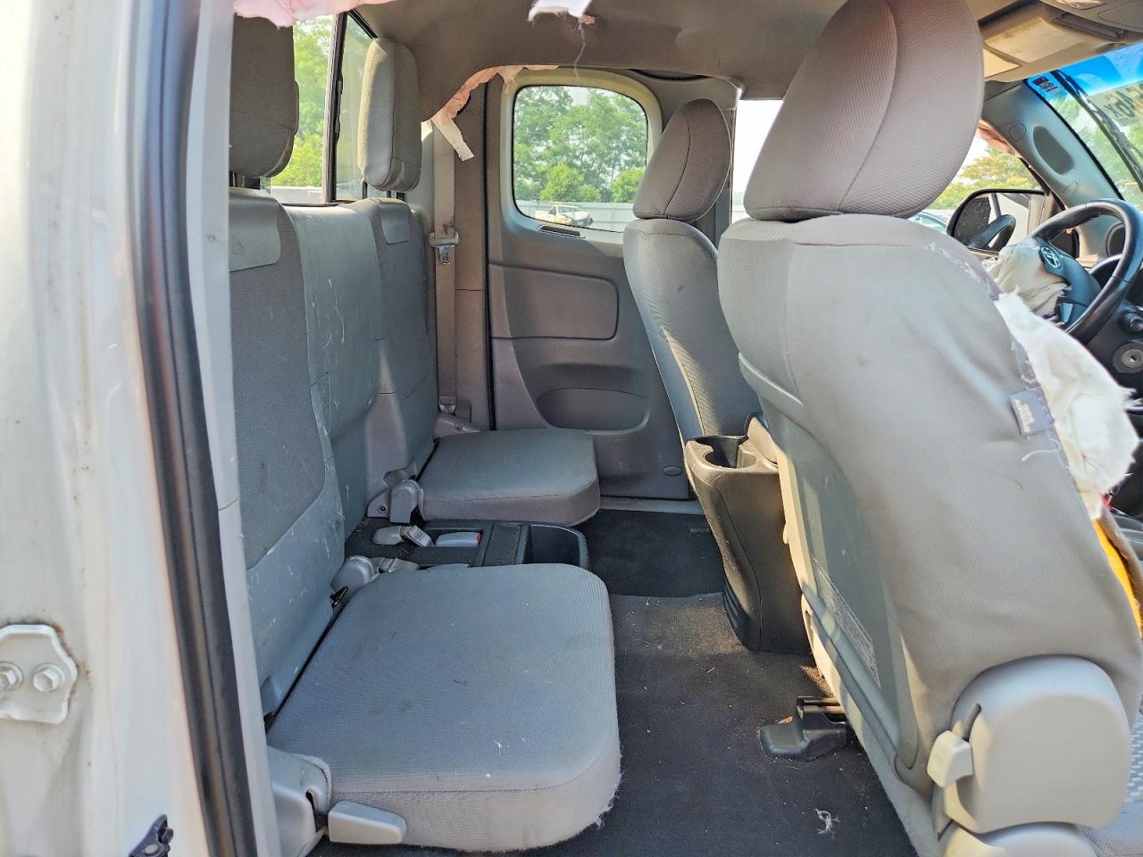 2015 Toyota Tacoma Access Cab White vin: 5TFTX4CN6FX063773