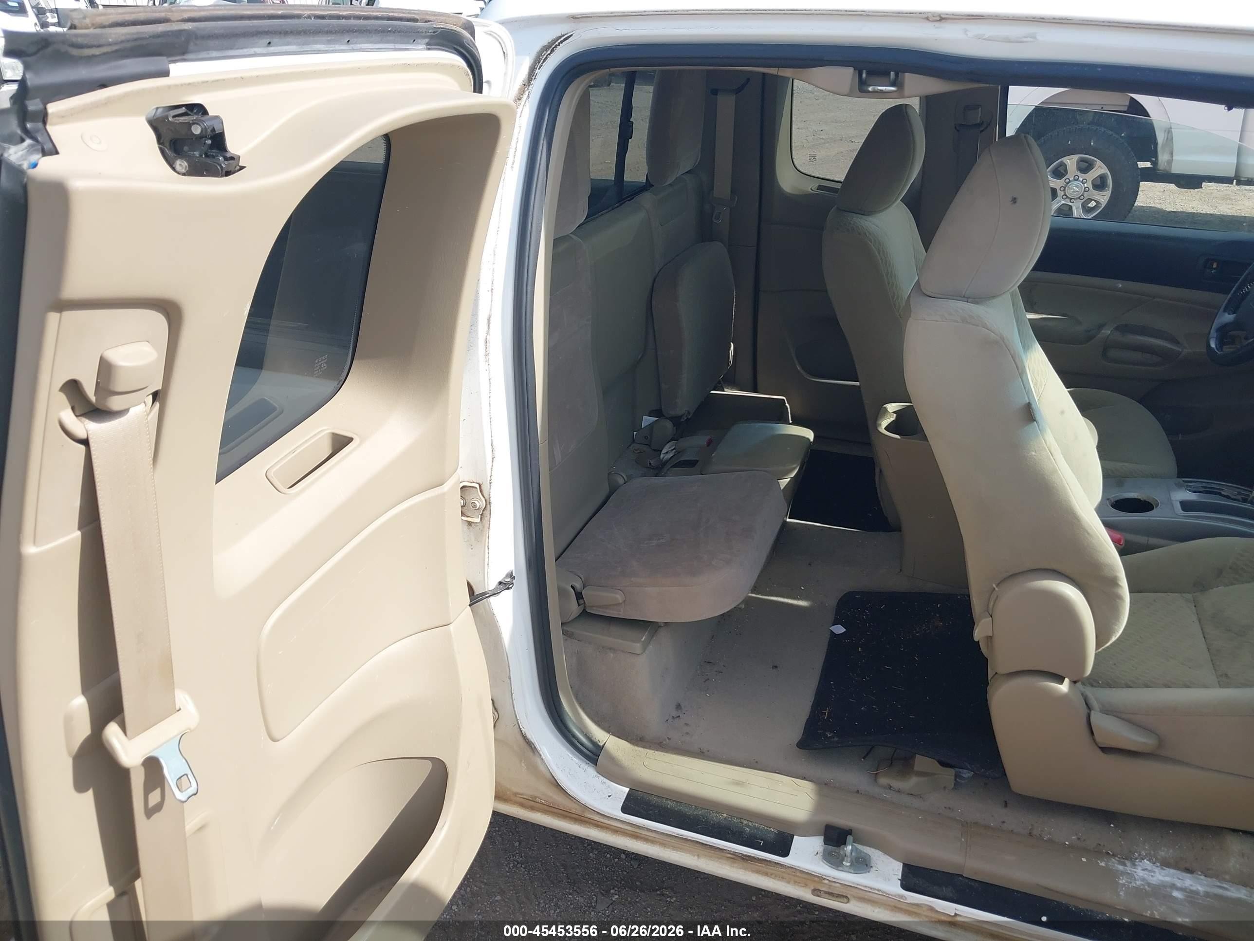 2011 Toyota Tacoma   White vin: 5TFTX4CN7BX006752
