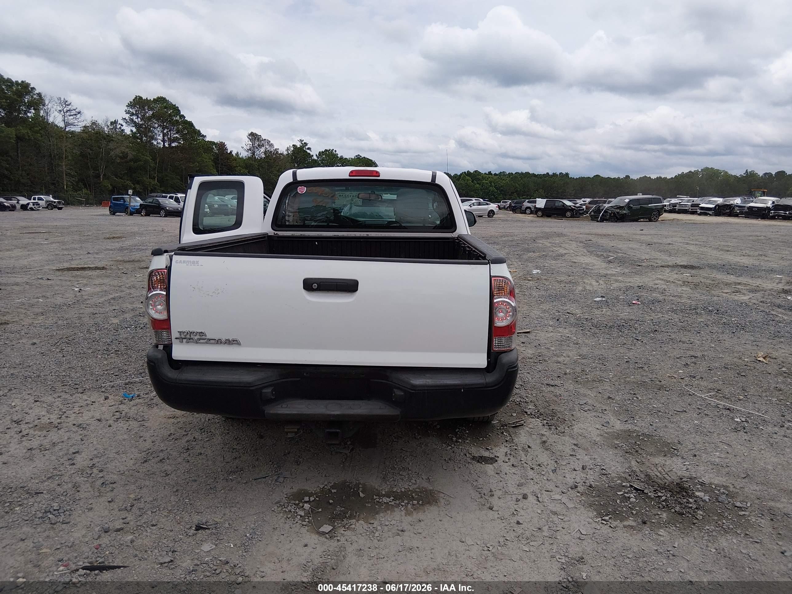 2015 Toyota Tacoma   White vin: 5TFTX4CN7FX054516