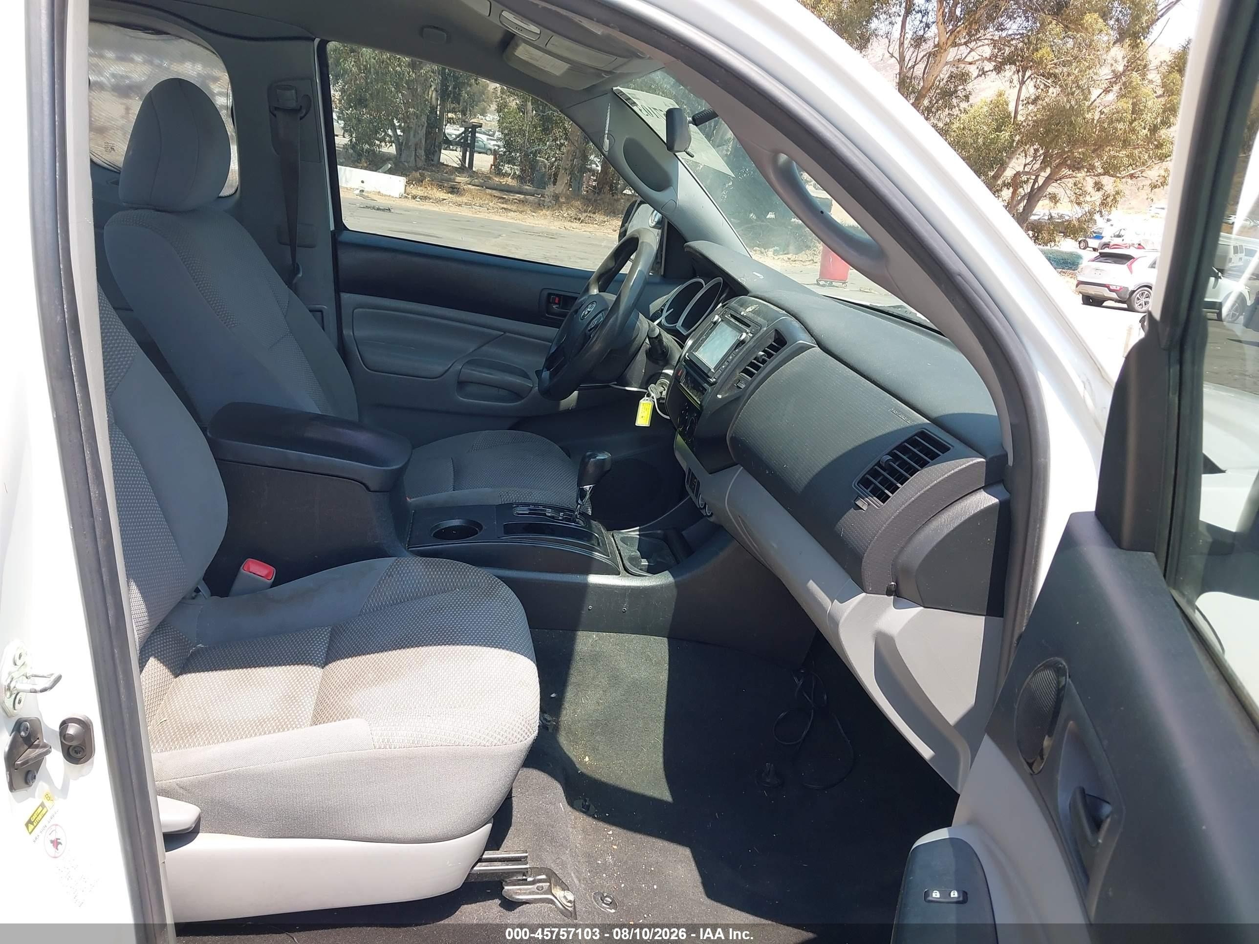 2015 Toyota Tacoma   Белый vin: 5TFTX4CN7FX056301
