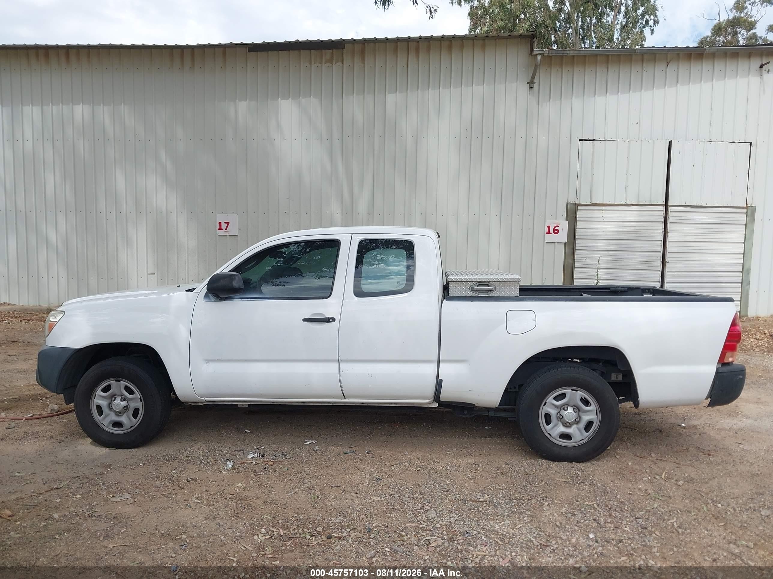 2015 Toyota Tacoma   Белый vin: 5TFTX4CN7FX056301