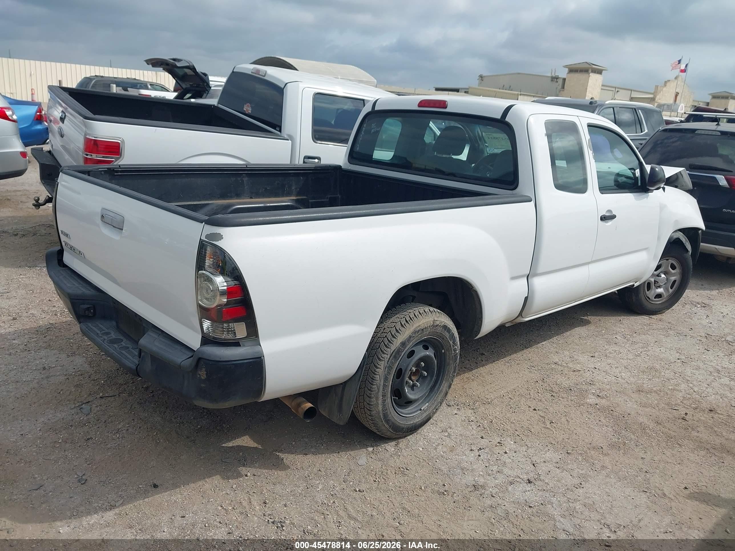 2015 Toyota Tacoma   White vin: 5TFTX4CN7FX056685