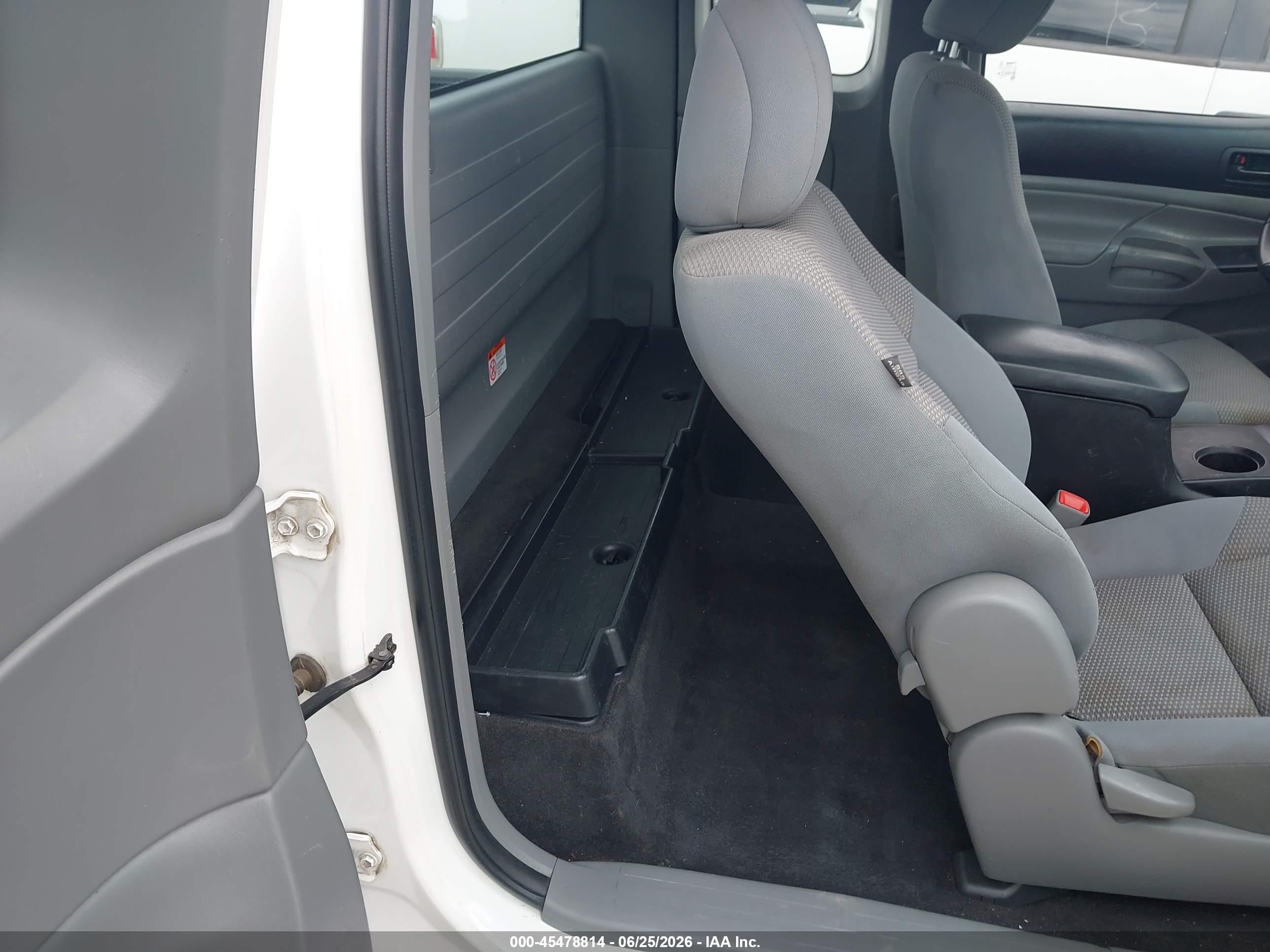 2015 Toyota Tacoma   White vin: 5TFTX4CN7FX056685