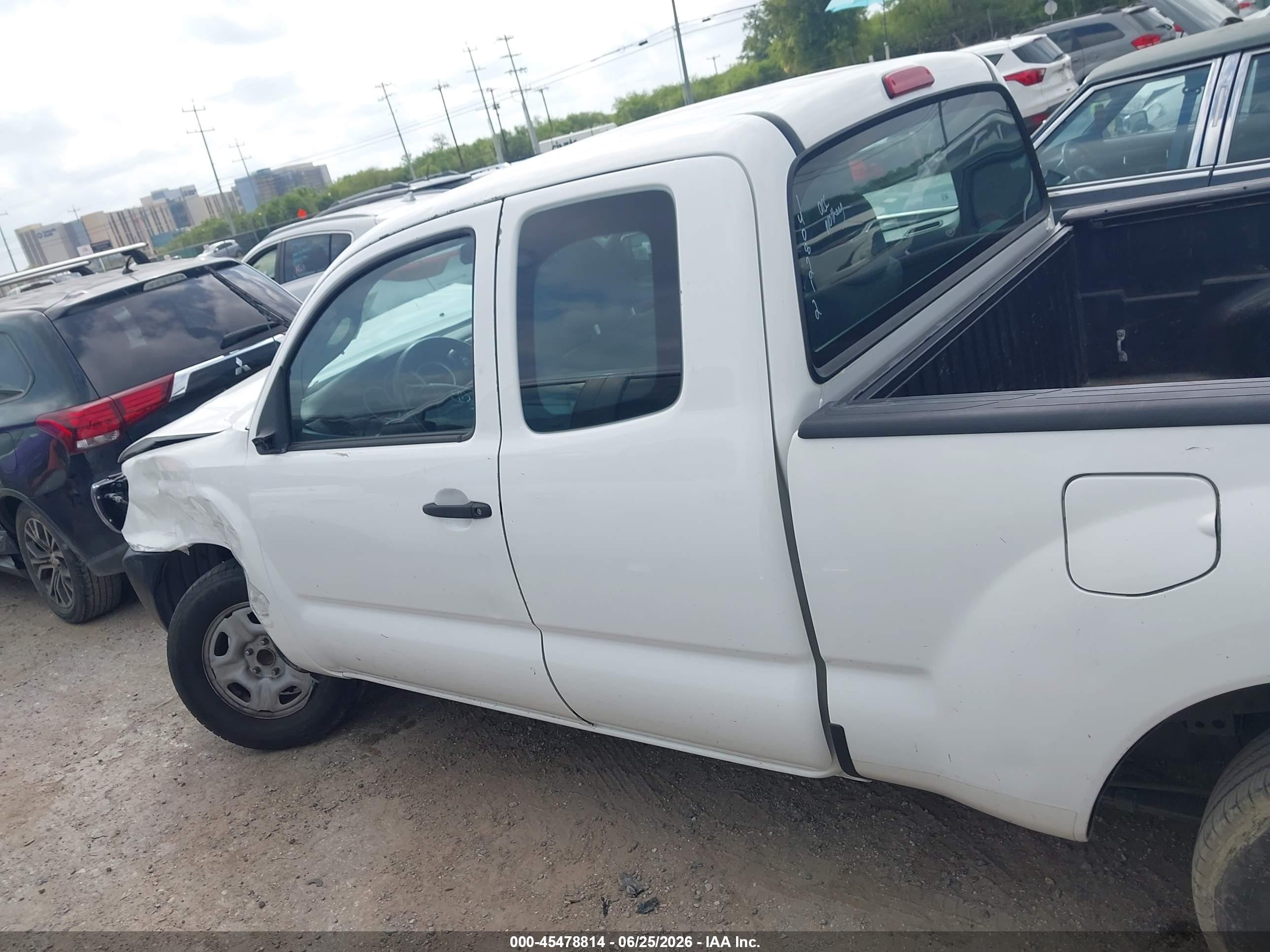 2015 Toyota Tacoma   White vin: 5TFTX4CN7FX056685