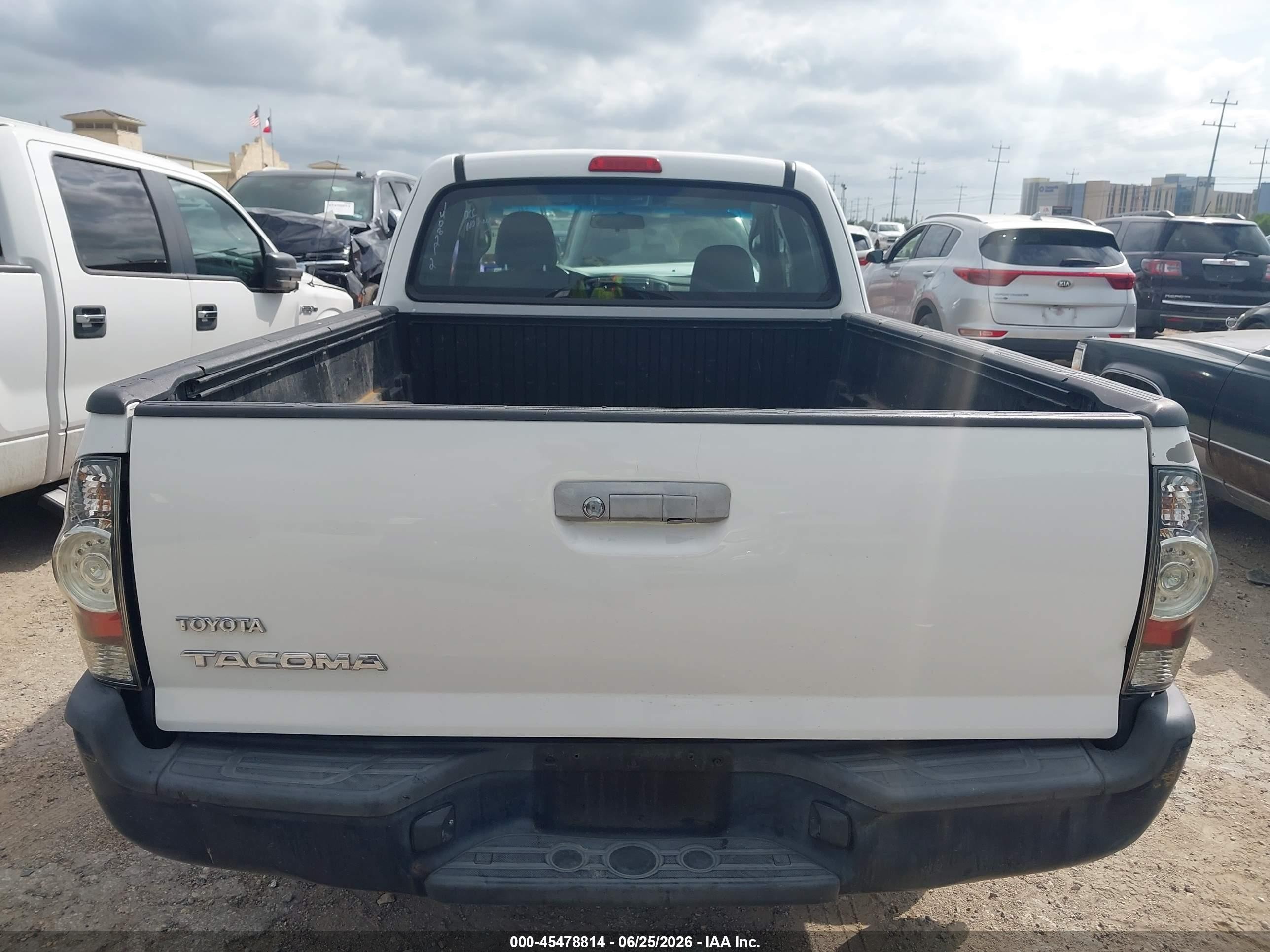 2015 Toyota Tacoma   White vin: 5TFTX4CN7FX056685