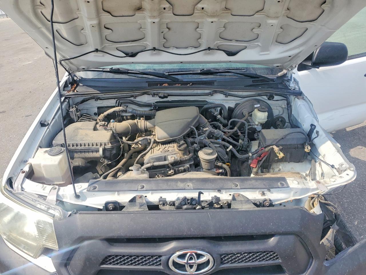2015 Toyota Tacoma Access Cab White vin: 5TFTX4CN7FX065564