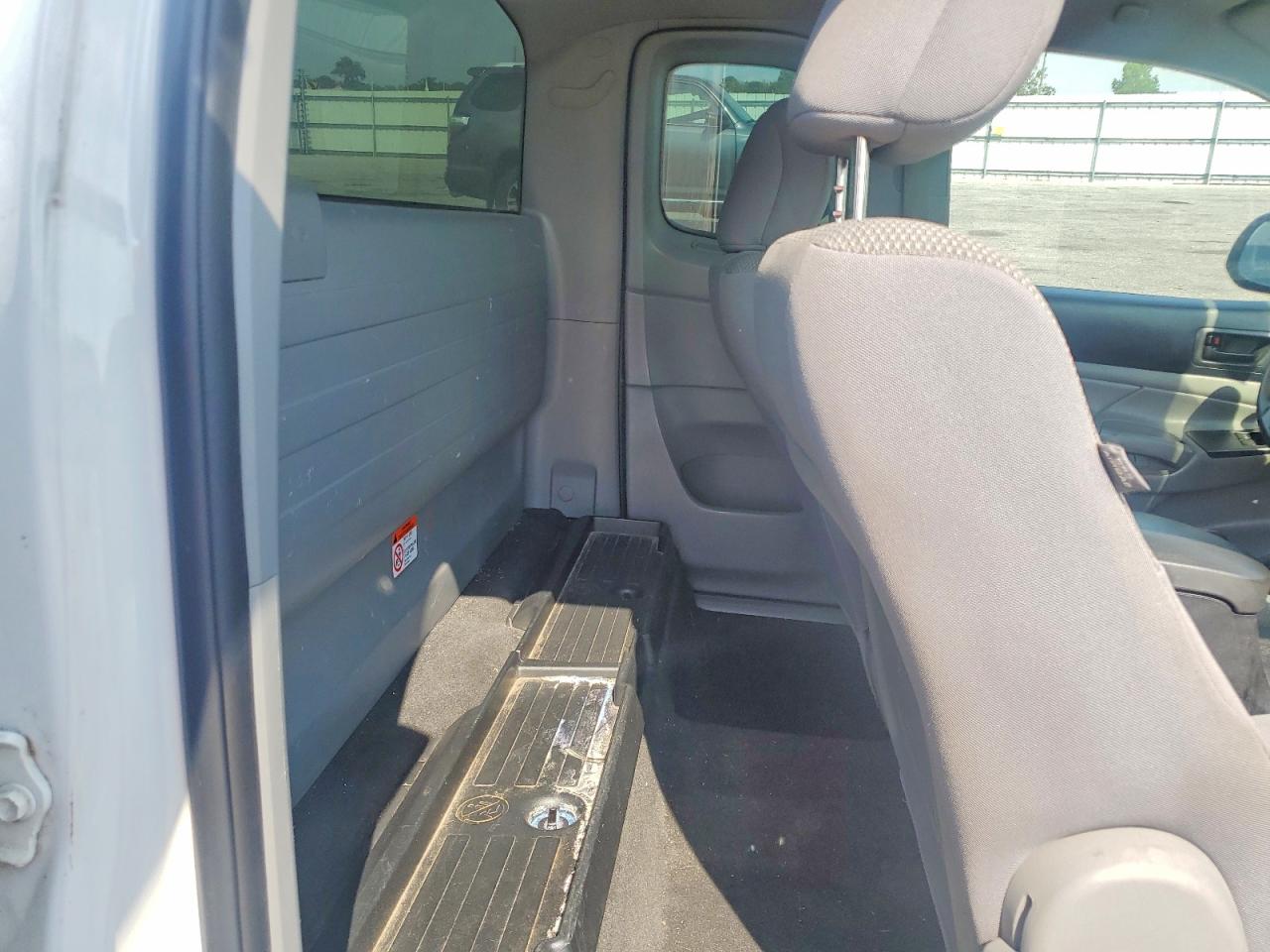 2015 Toyota Tacoma Access Cab White vin: 5TFTX4CN7FX065564