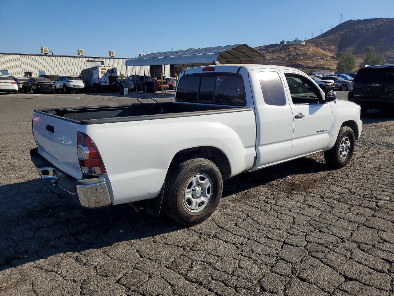 2014 Toyota Tacoma Access Cab White vin: 5TFTX4CN8EX042373